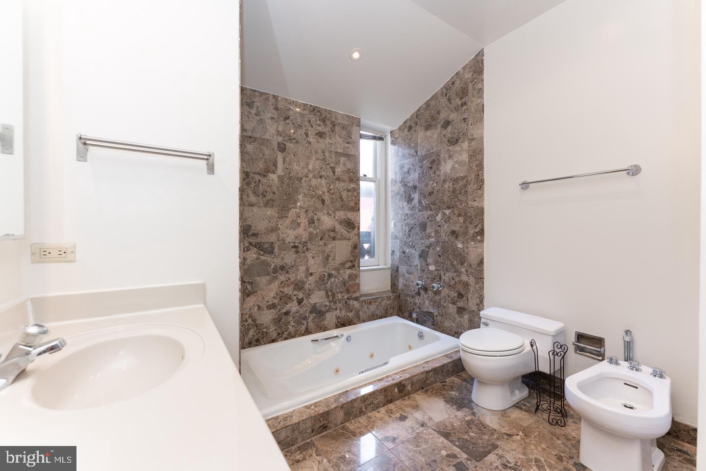 RITTENHOUSE SQUARE - Residential Lease