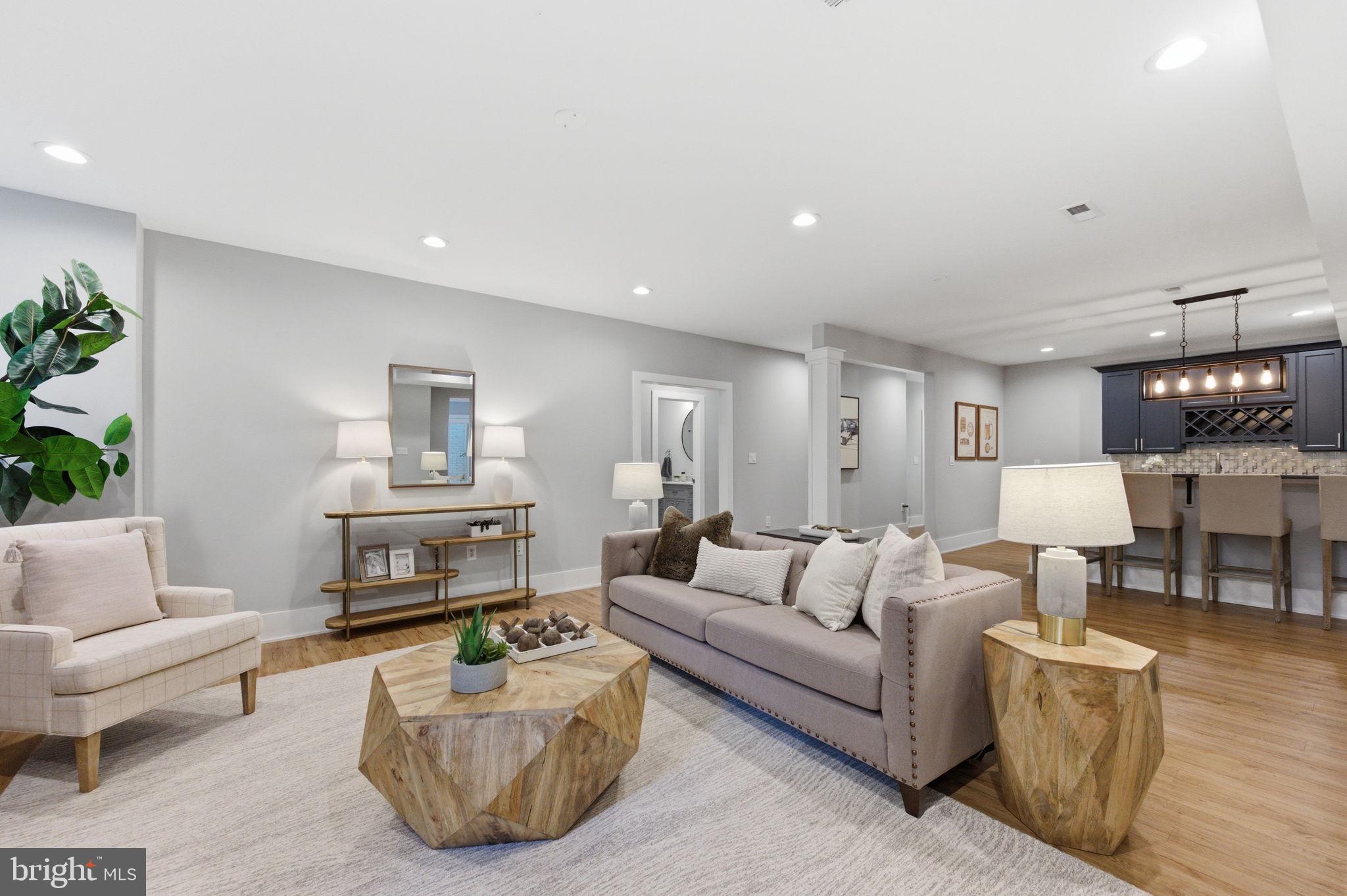 HAMPTONS OF MCLEAN - Residential