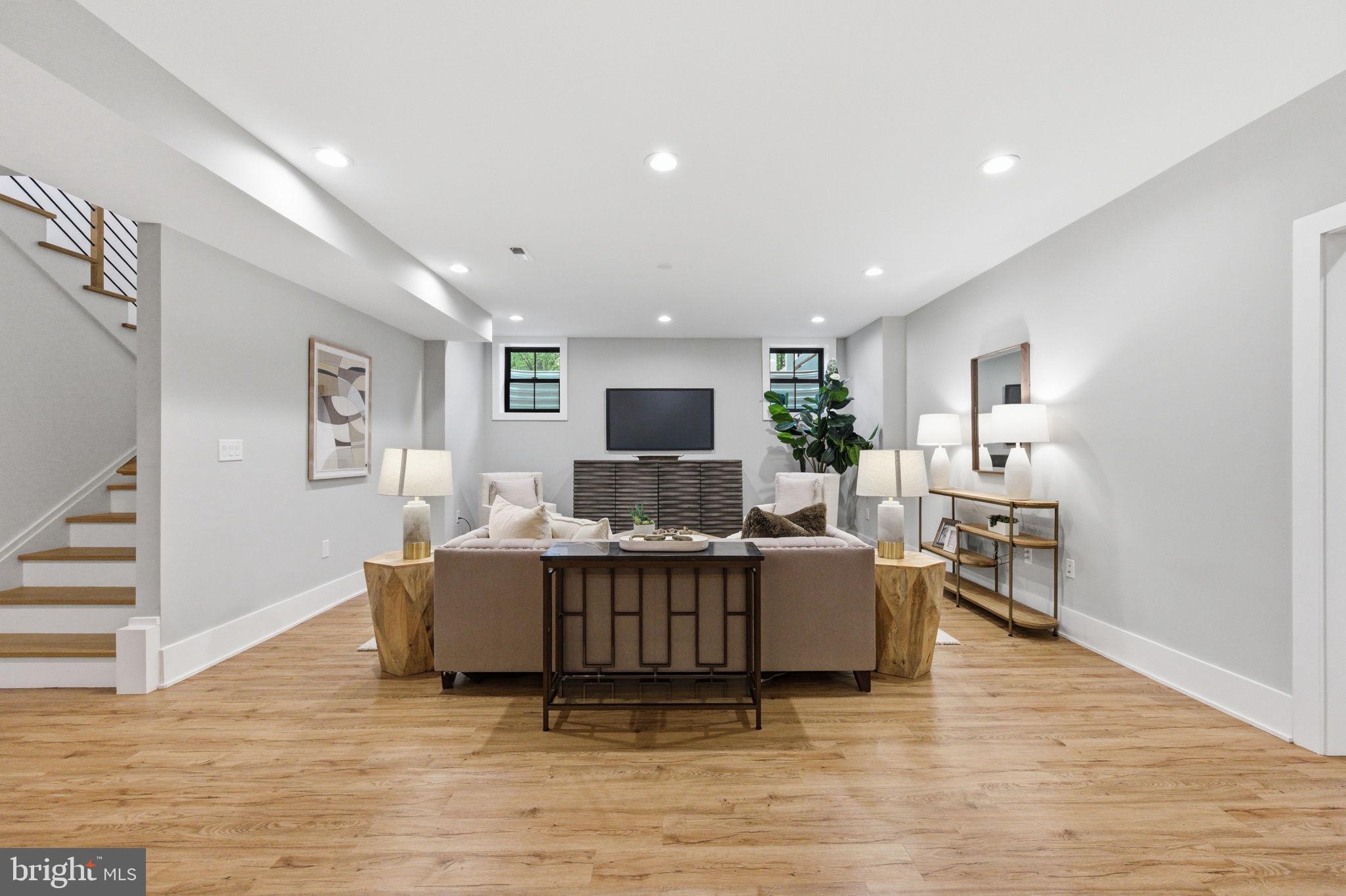 HAMPTONS OF MCLEAN - Residential