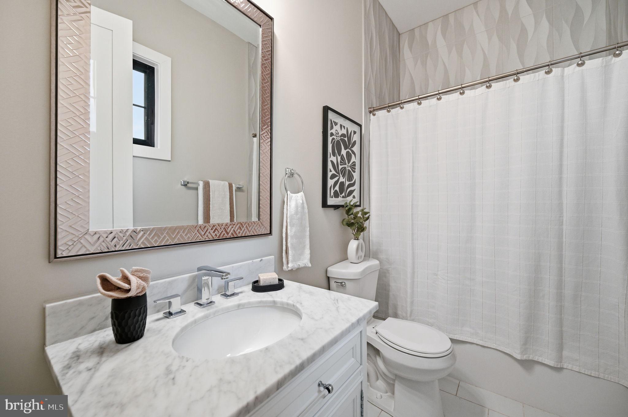 HAMPTONS OF MCLEAN - Residential