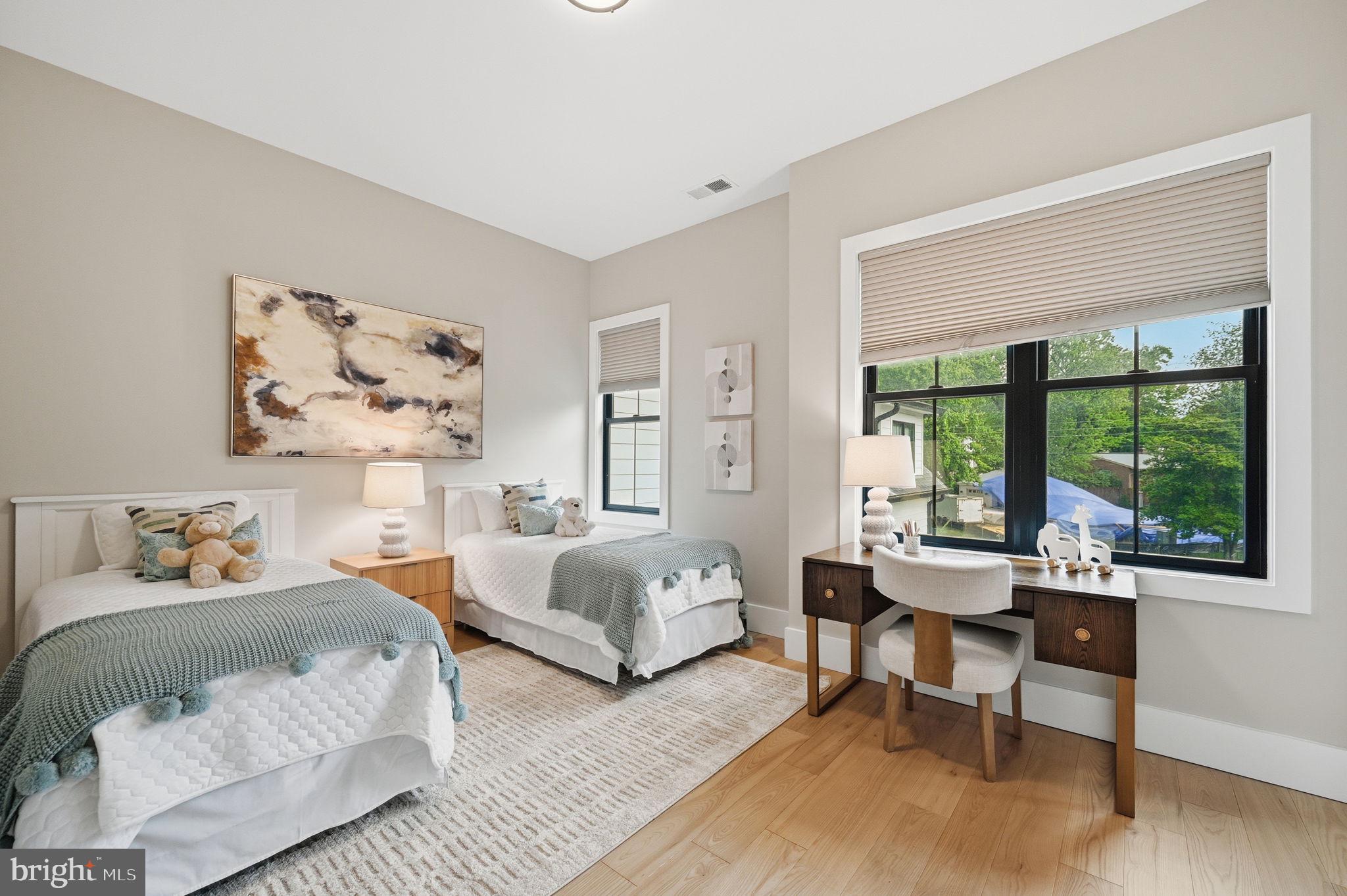 HAMPTONS OF MCLEAN - Residential