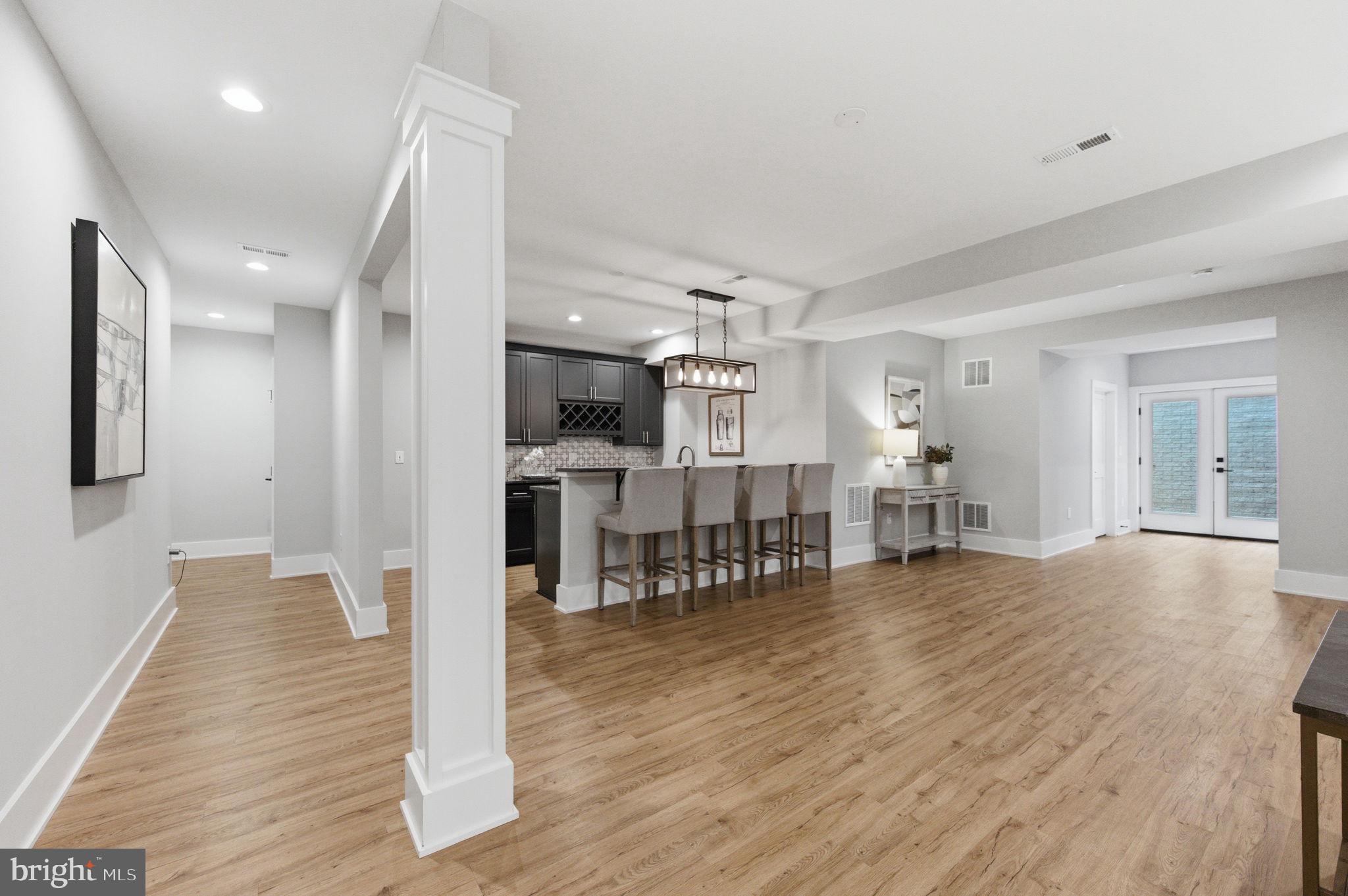HAMPTONS OF MCLEAN - Residential