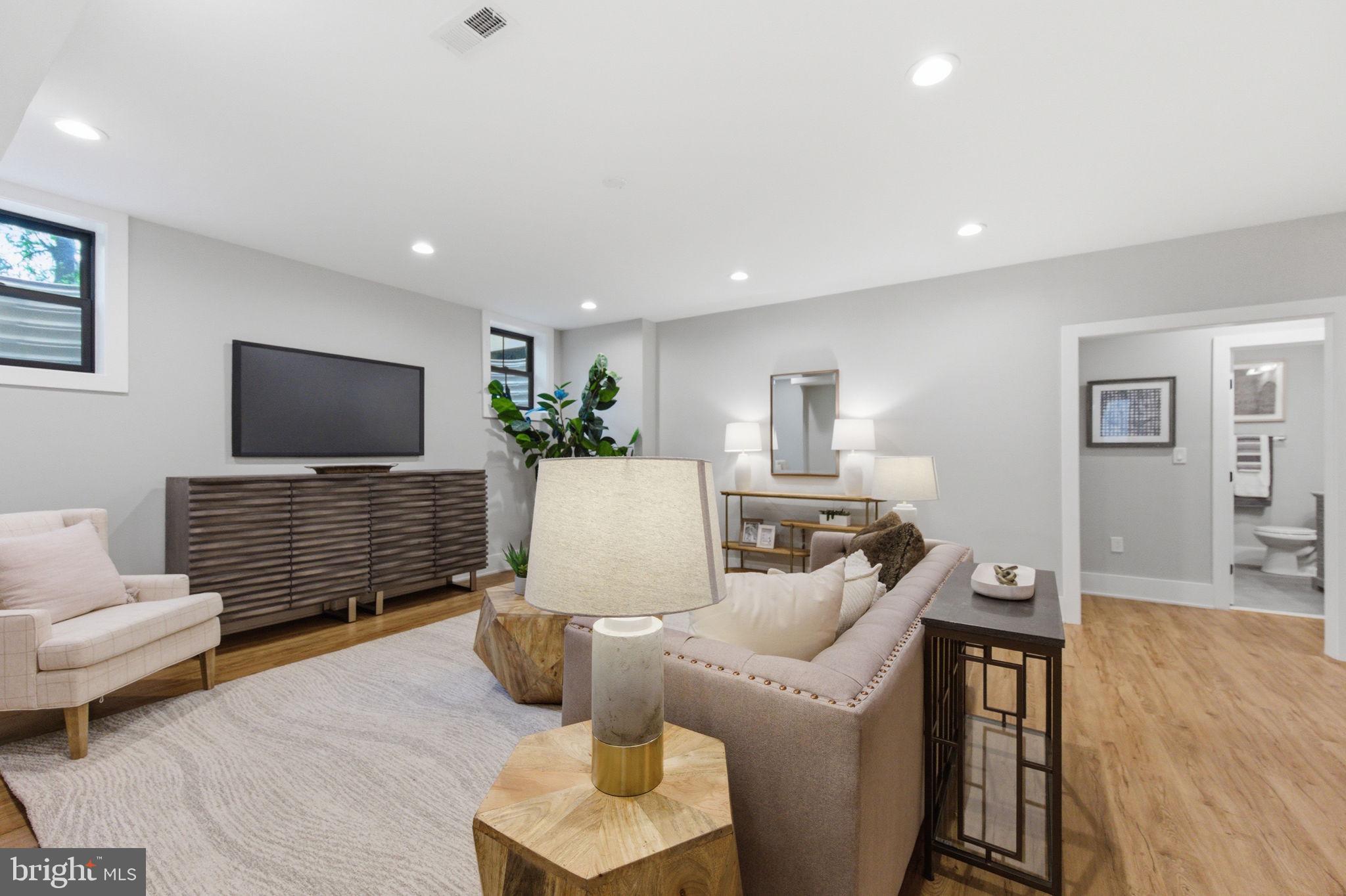 HAMPTONS OF MCLEAN - Residential