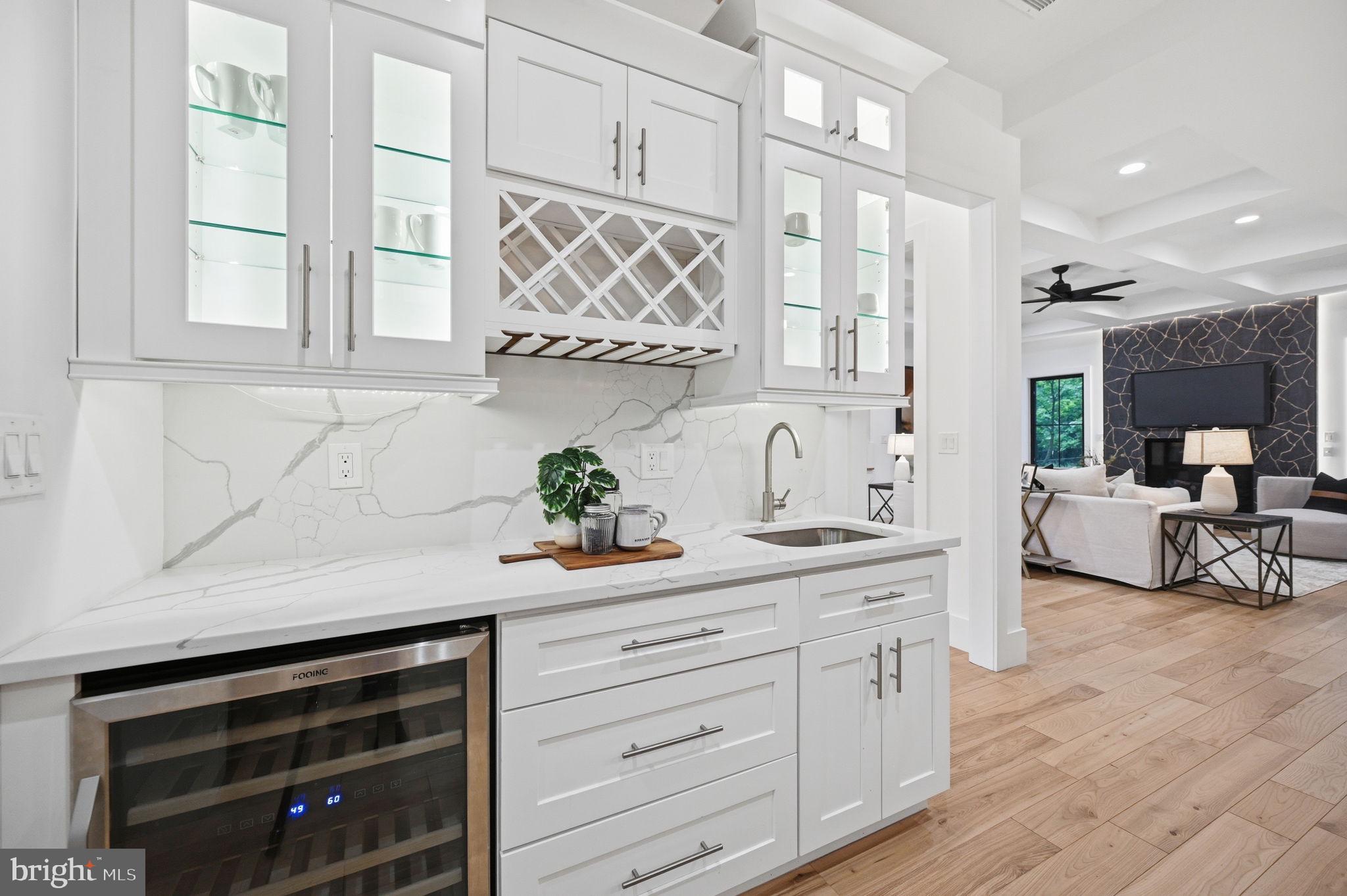 HAMPTONS OF MCLEAN - Residential