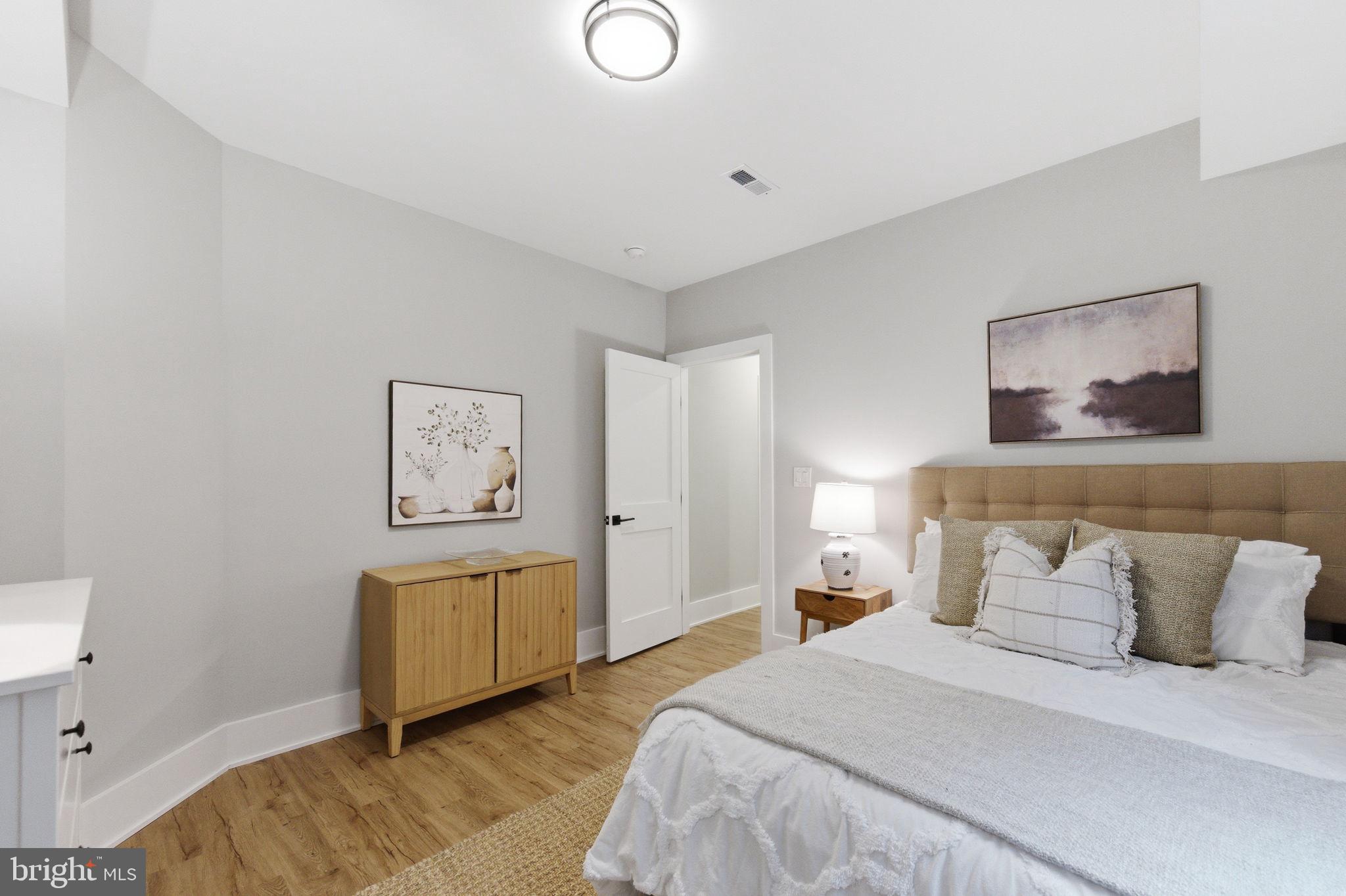HAMPTONS OF MCLEAN - Residential