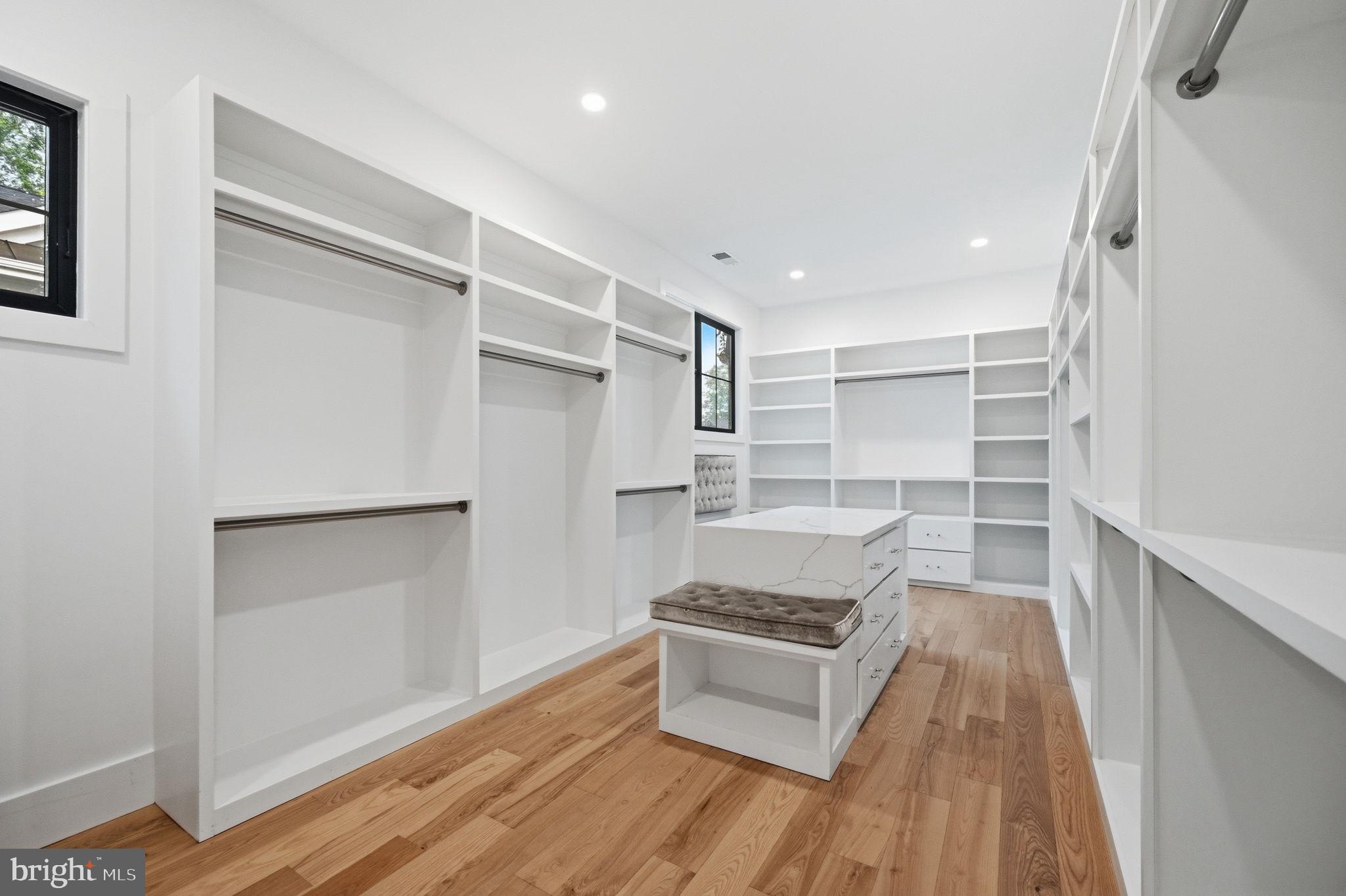 HAMPTONS OF MCLEAN - Residential