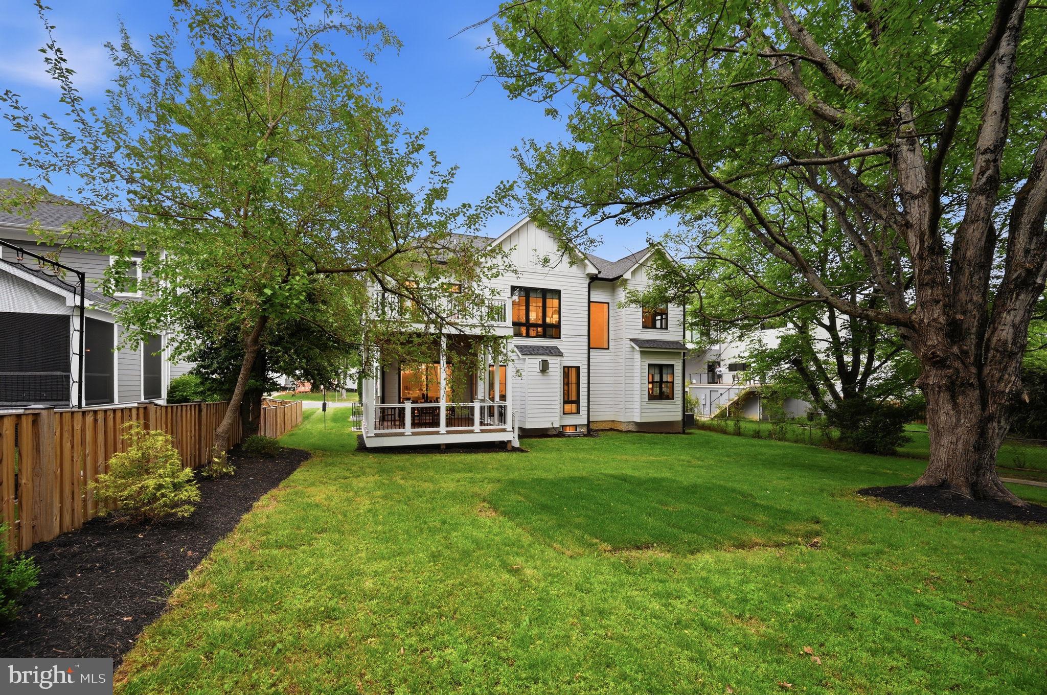HAMPTONS OF MCLEAN - Residential