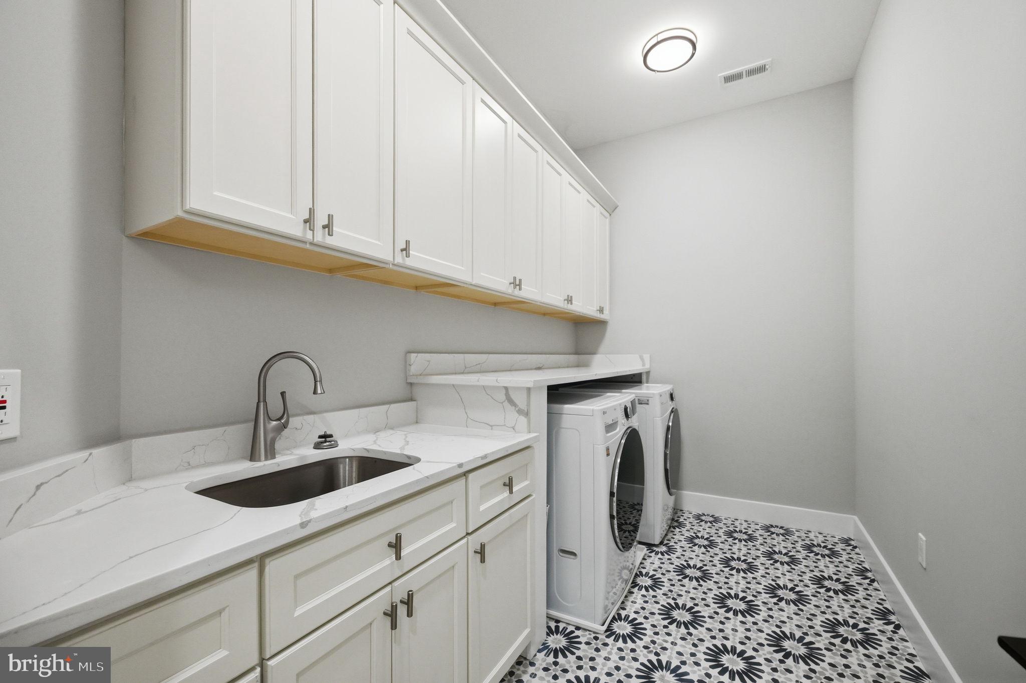 HAMPTONS OF MCLEAN - Residential