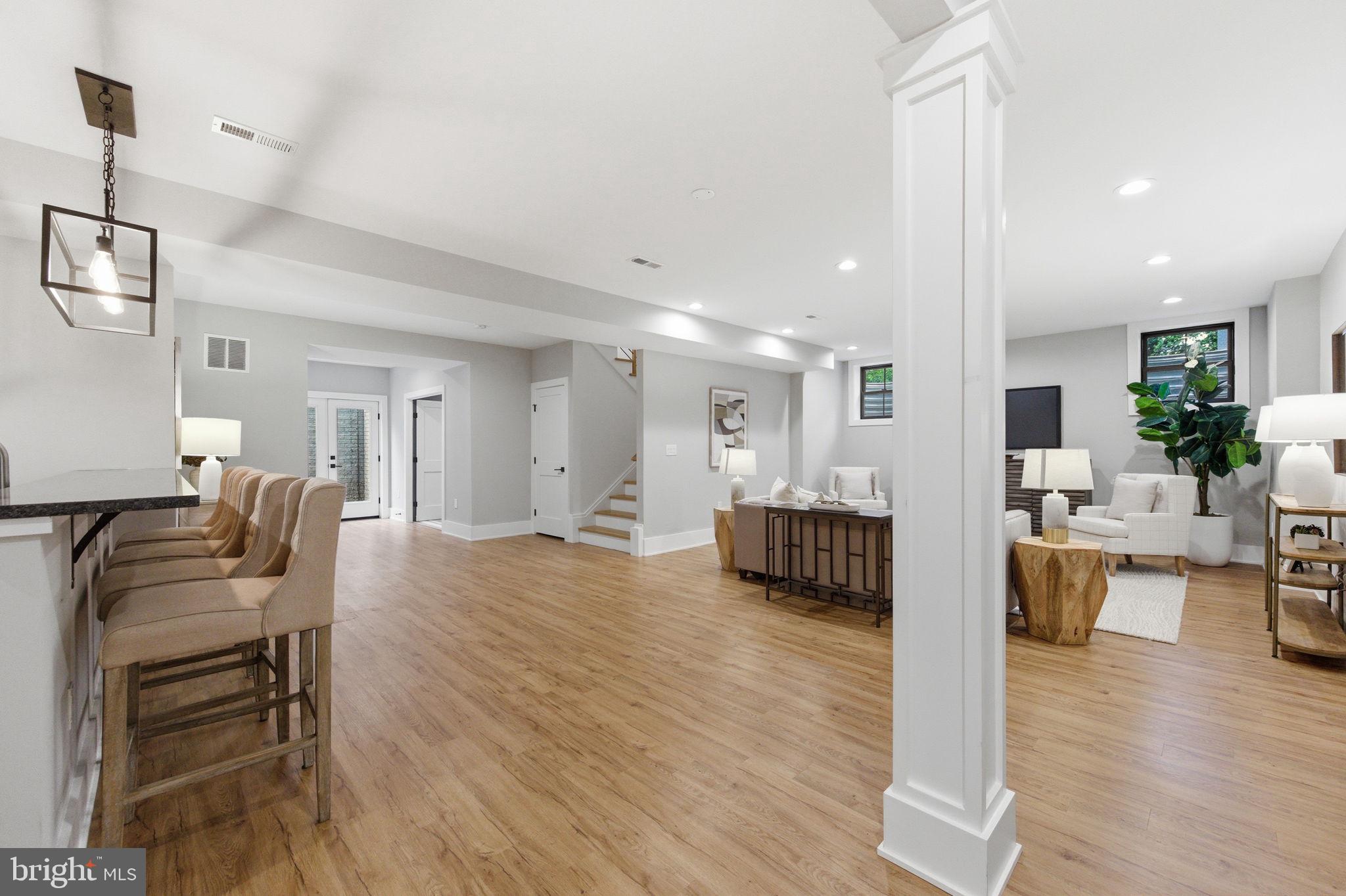 HAMPTONS OF MCLEAN - Residential