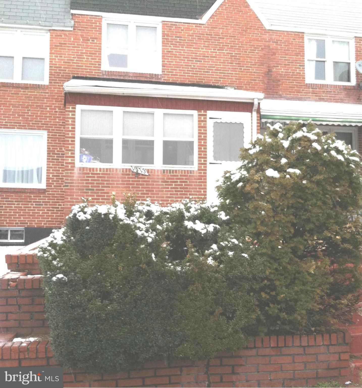 YOU WONT PAY A LOT FOR THIS BEAUTY! PRICED TO SELL Cute and cozy well maintained 2 bedroom - 1 full bath townhouse. Open kitchen with room for a table, plenty of extra space and backdoor to very nice yard. Large brick in-closed front porch, and back porch, which makes it very unique to this neighborhood. Minutes to Marc, 95 hospitals and stadiums. ******RECENTLY REDUCED******MOTIVATED SELLER!