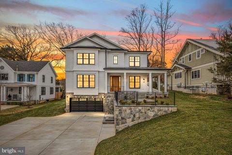 Photo of 6512 Seven Locks Road, Cabin John, MD 20818 (MLS # MDMC2118680)