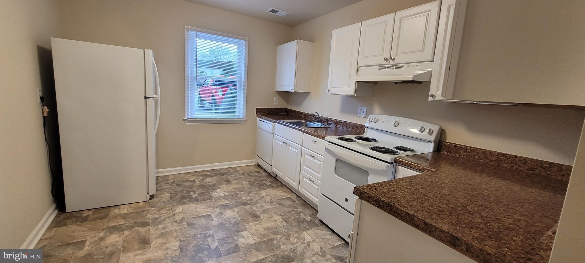 OLDE GREENWICH - Residential Lease