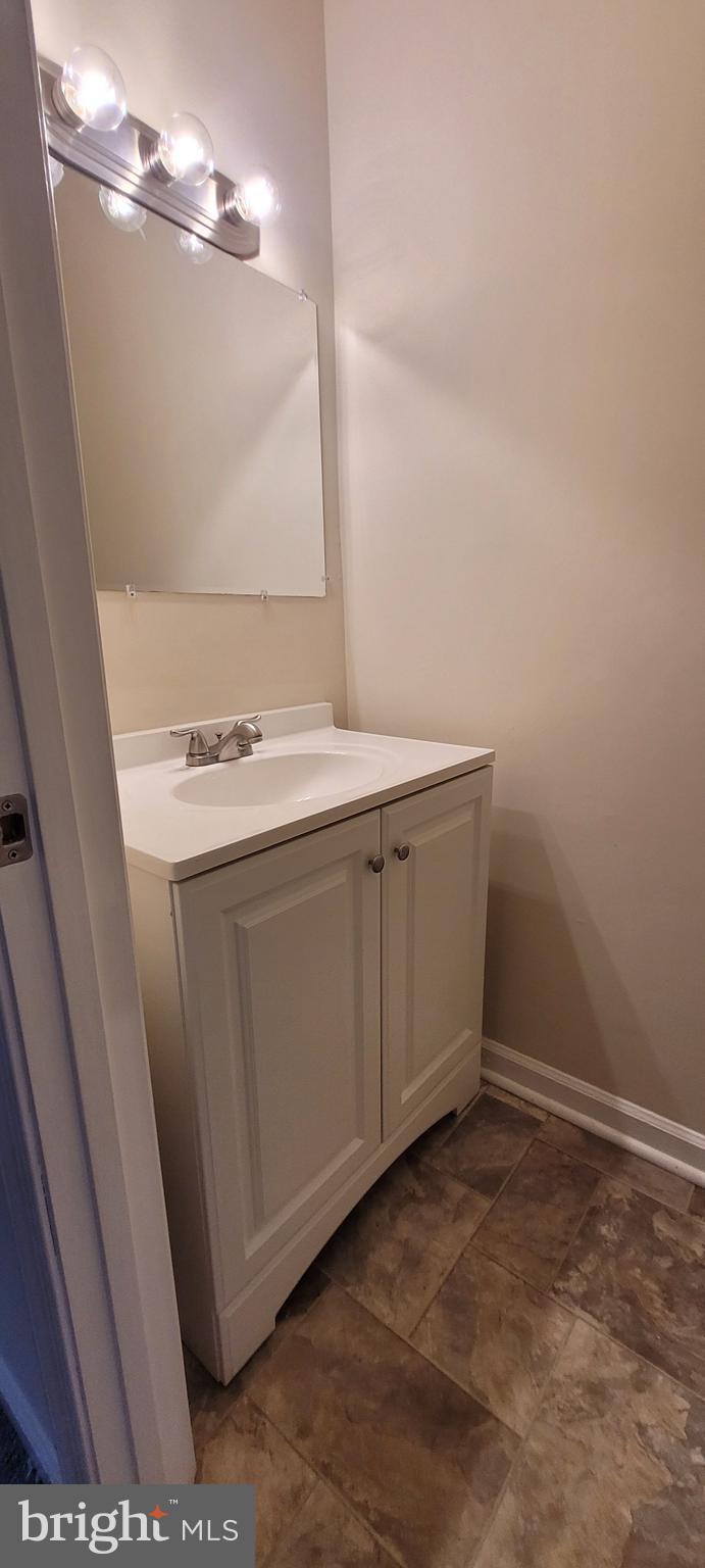 OLDE GREENWICH - Residential Lease