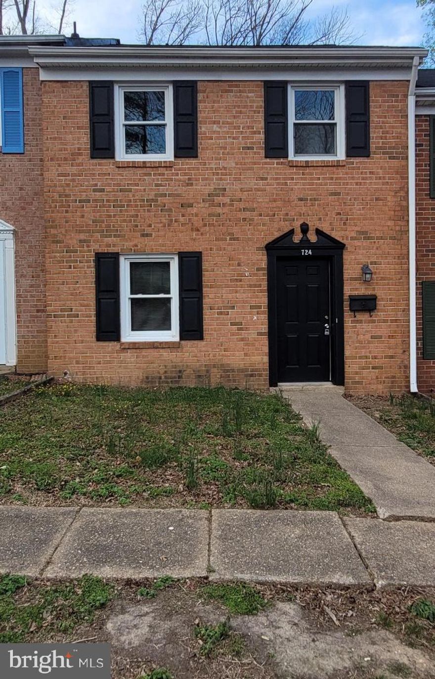 Updated and modern, this 3-bedroom, 1.5 bathroom townhouse is move in ready.  NO PETS permitted. Kitchen and separate dining room, living room and powder room on the main level.

Criminal background check is required by property owner association. Tenants are responsible for all utilities, which include water/sewer, gas, electric and trash removal.