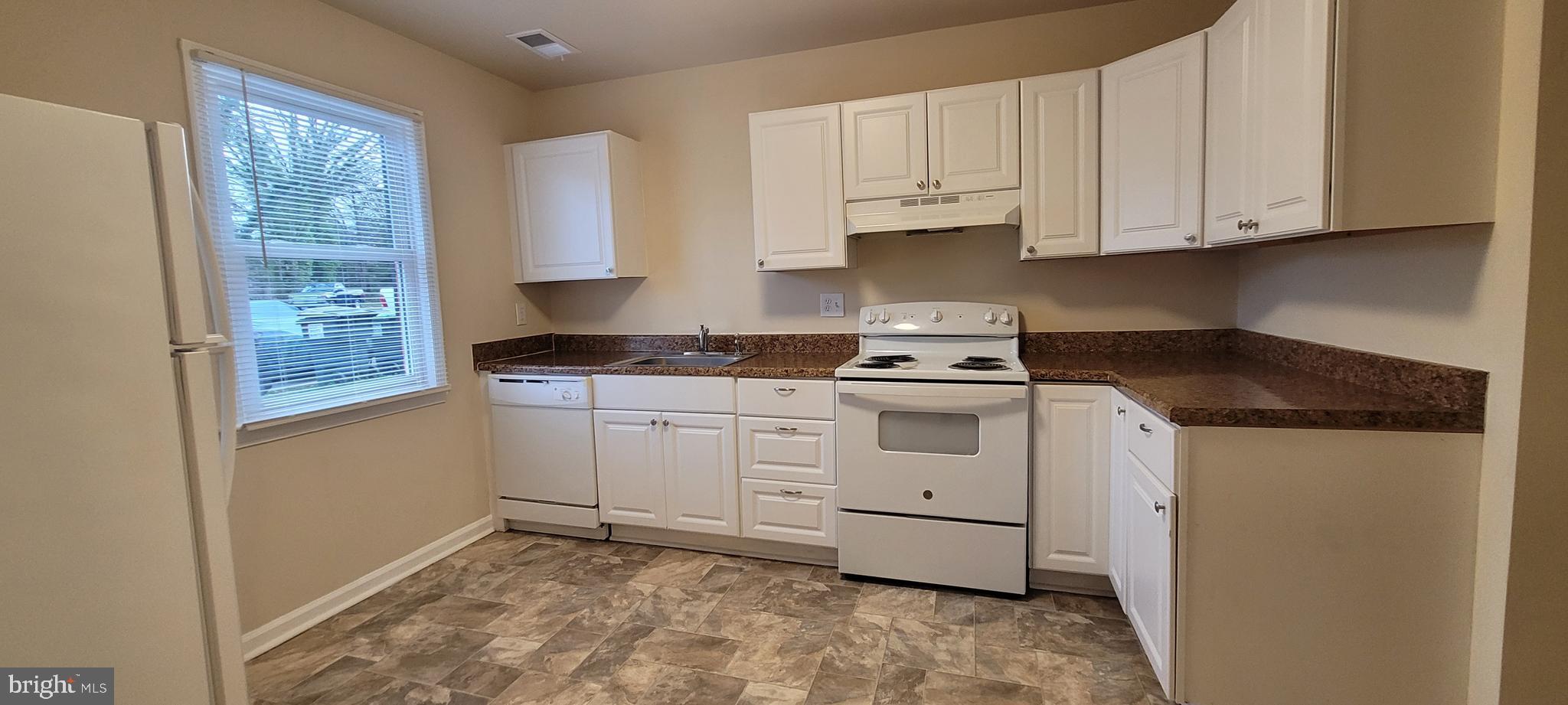 OLDE GREENWICH - Residential Lease