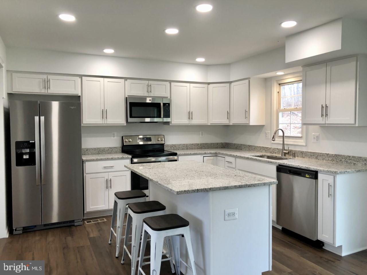 ROLLING HILLS - Residential