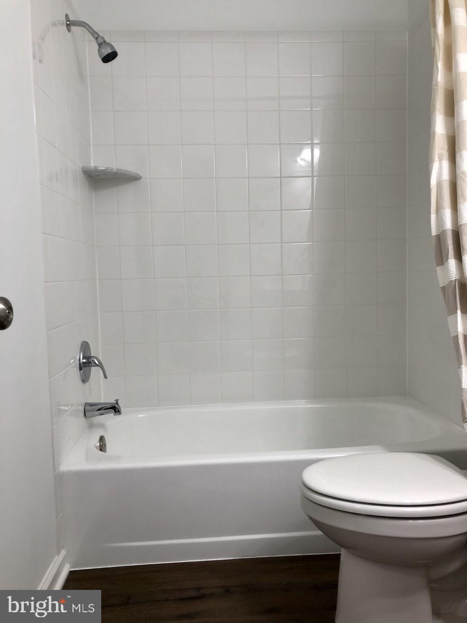 ROLLING HILLS - Residential