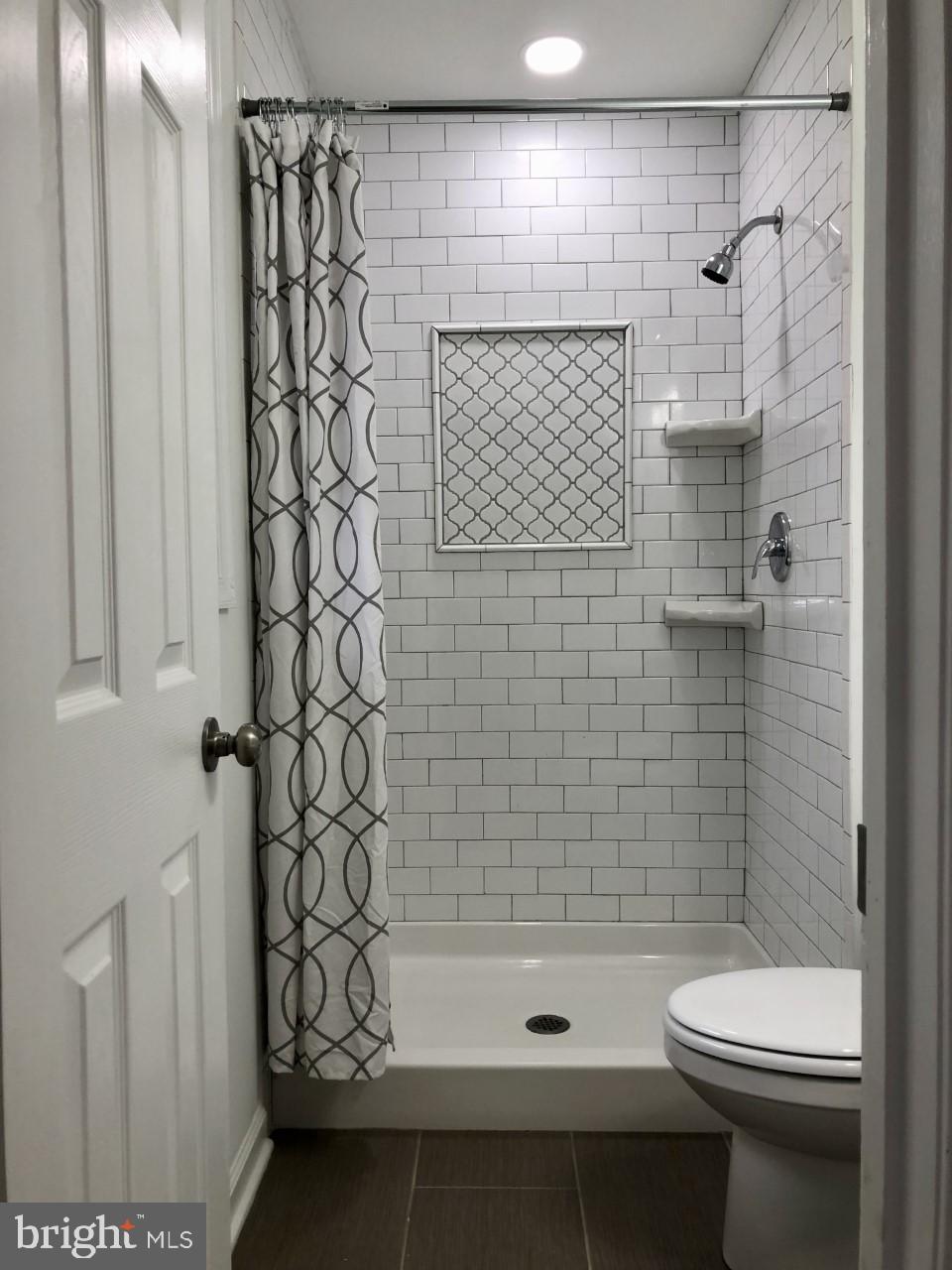 ROLLING HILLS - Residential