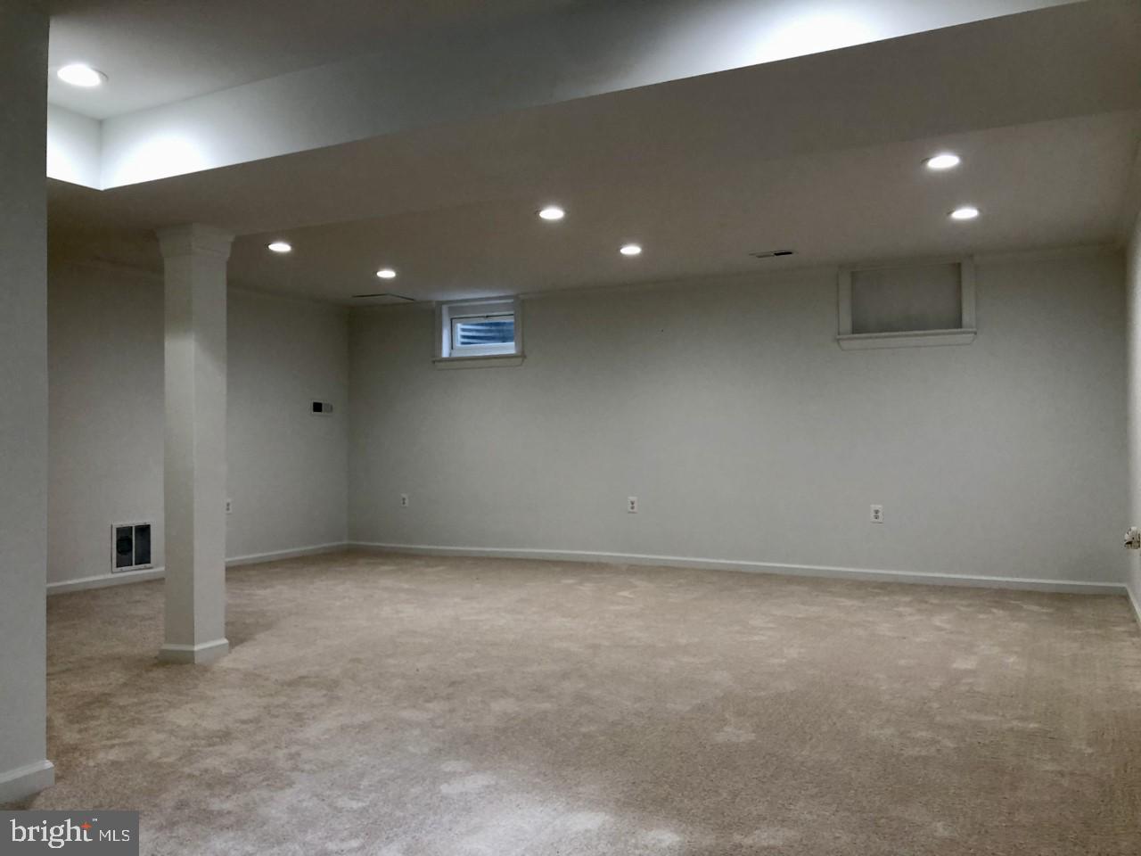 ROLLING HILLS - Residential