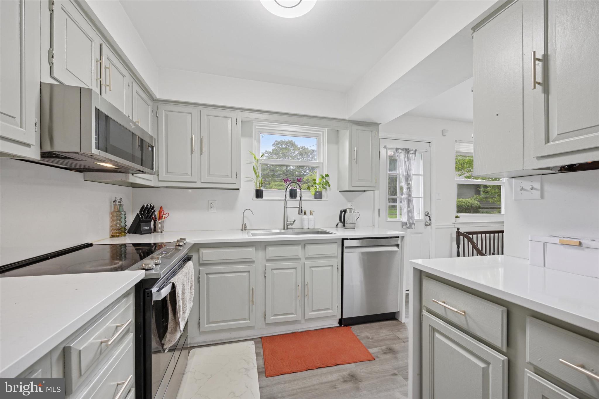 315 OAK LN W