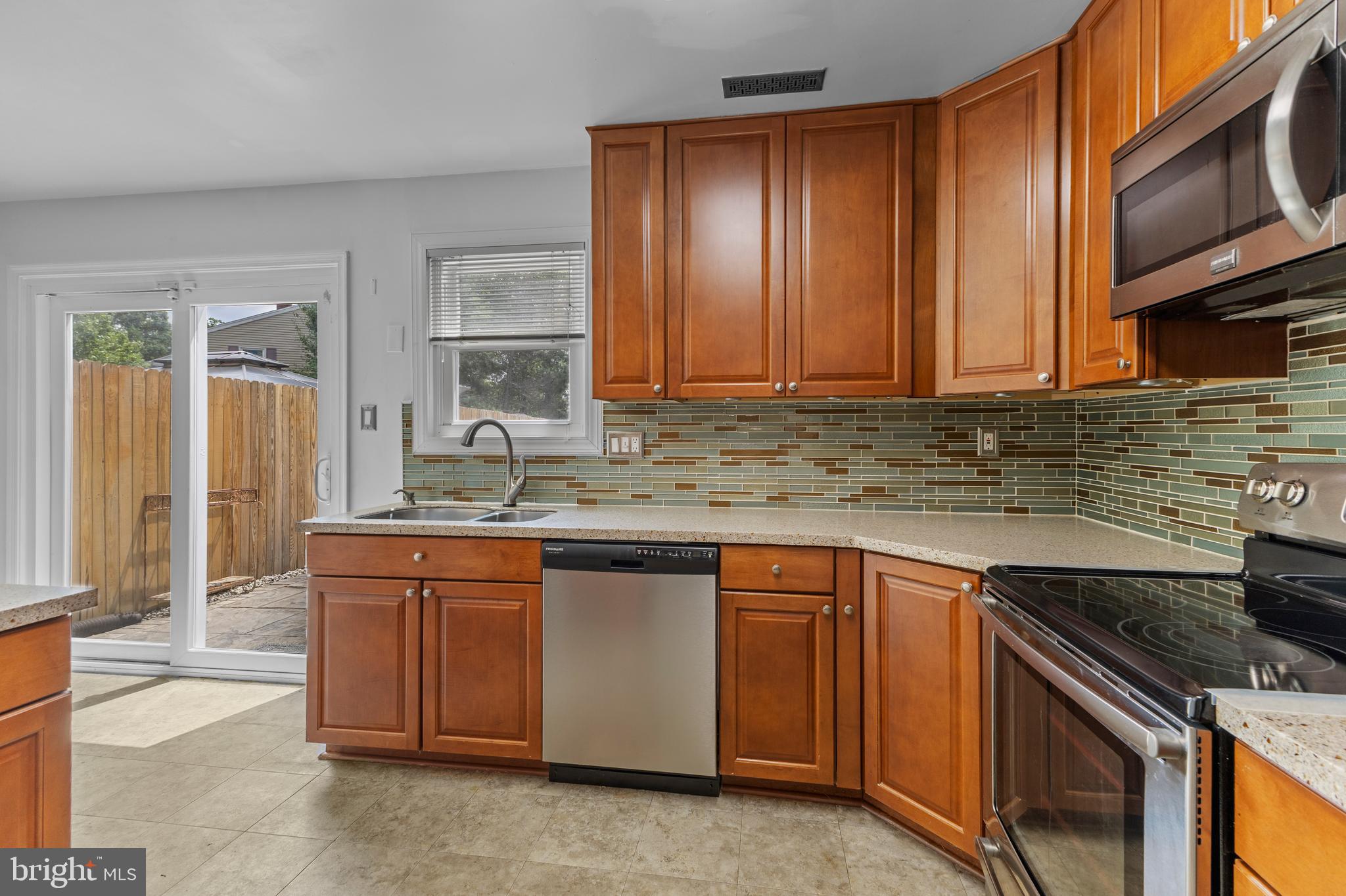 332 WOODSIDE PLACE