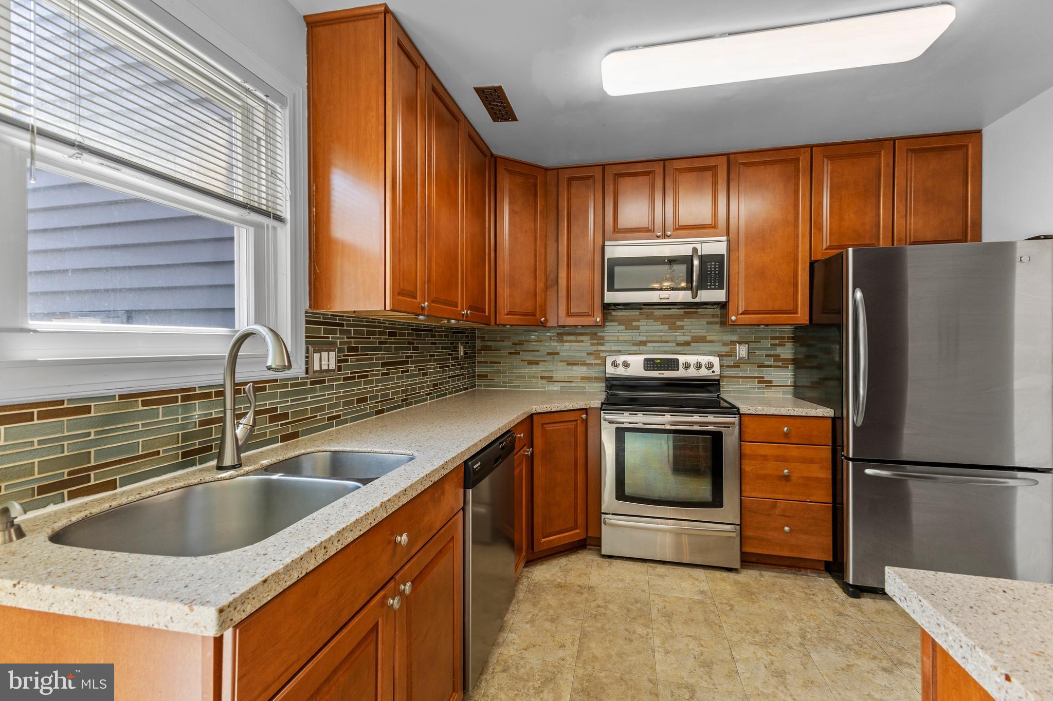 332 WOODSIDE PLACE
