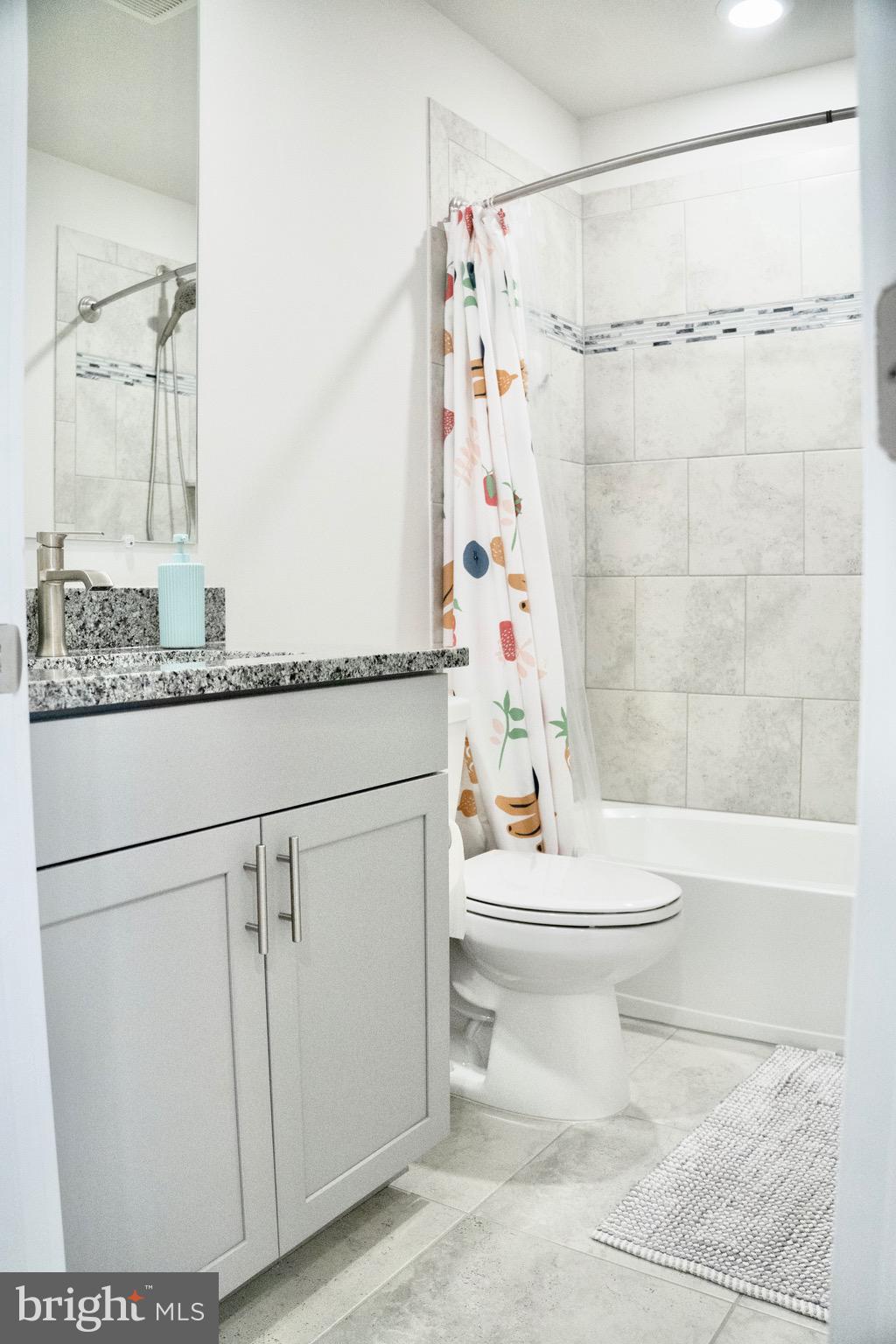 BLUE STREAM - Residential Lease