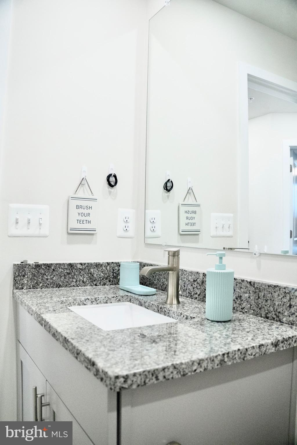 BLUE STREAM - Residential Lease