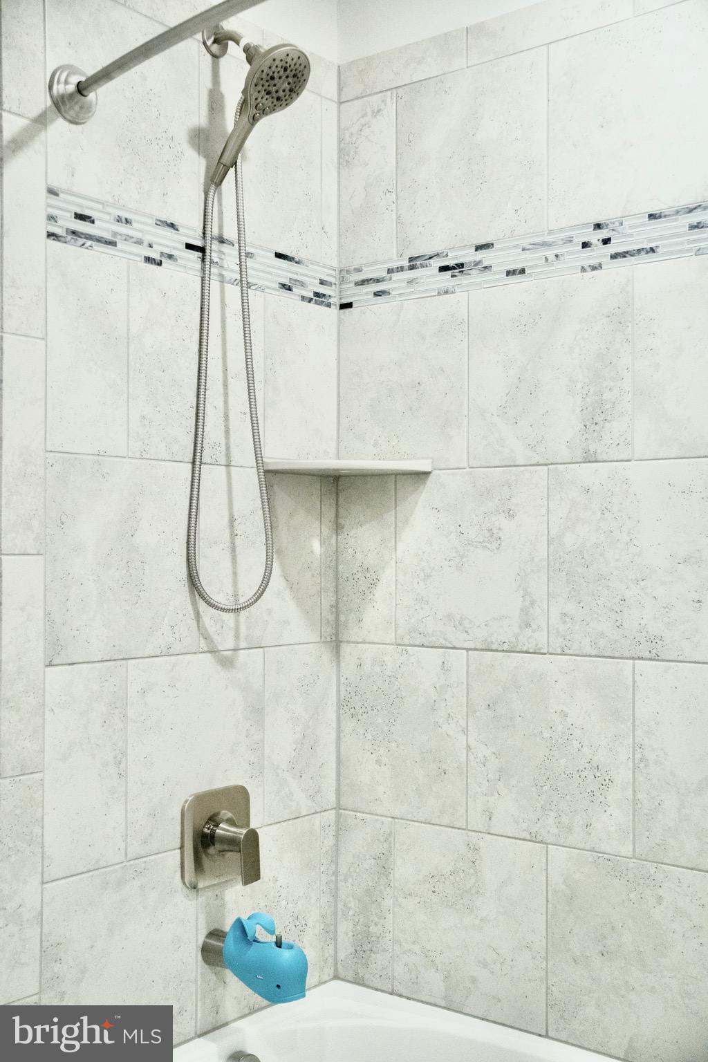 BLUE STREAM - Residential Lease