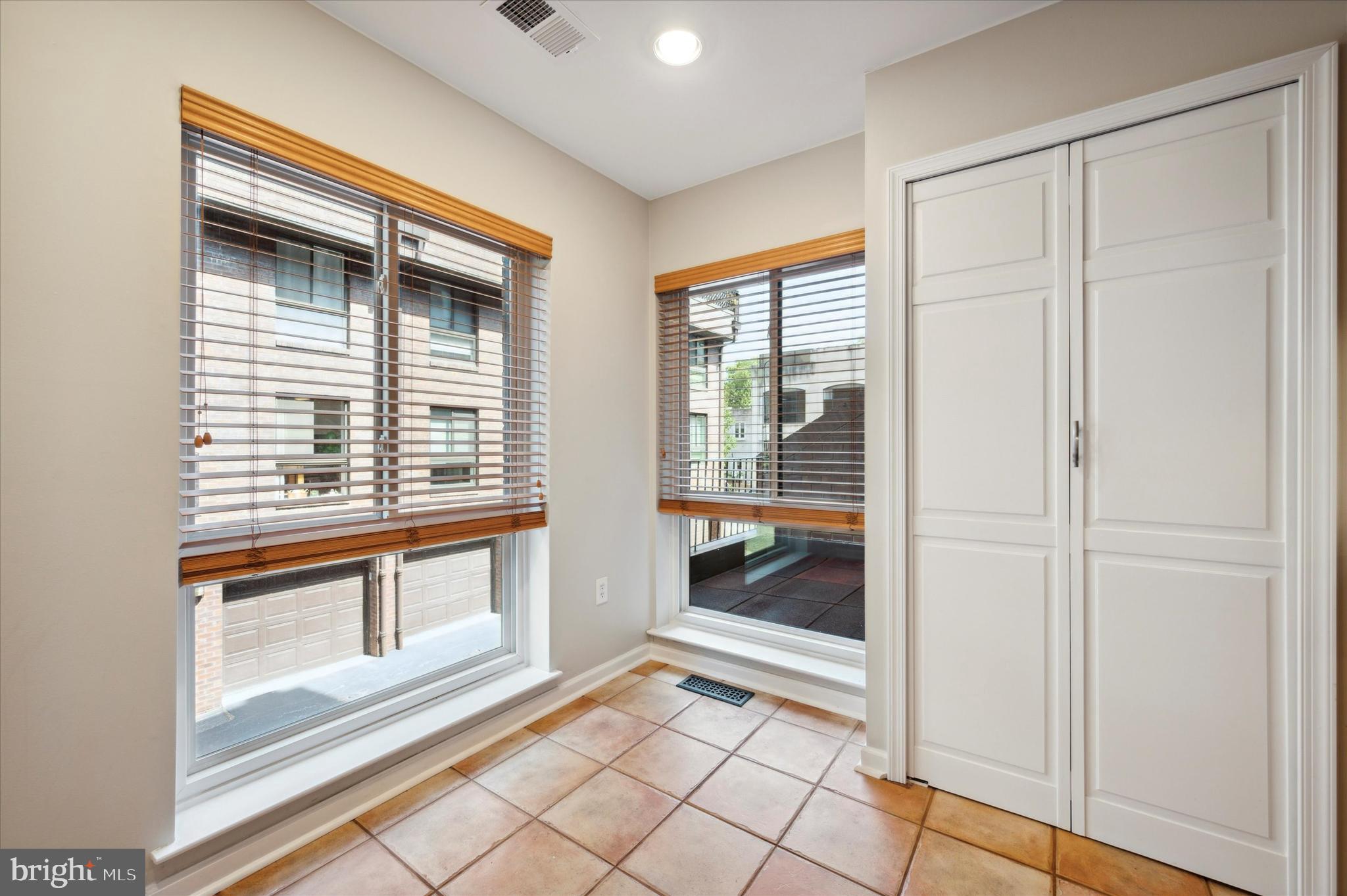 LOGAN SQUARE - Residential Lease