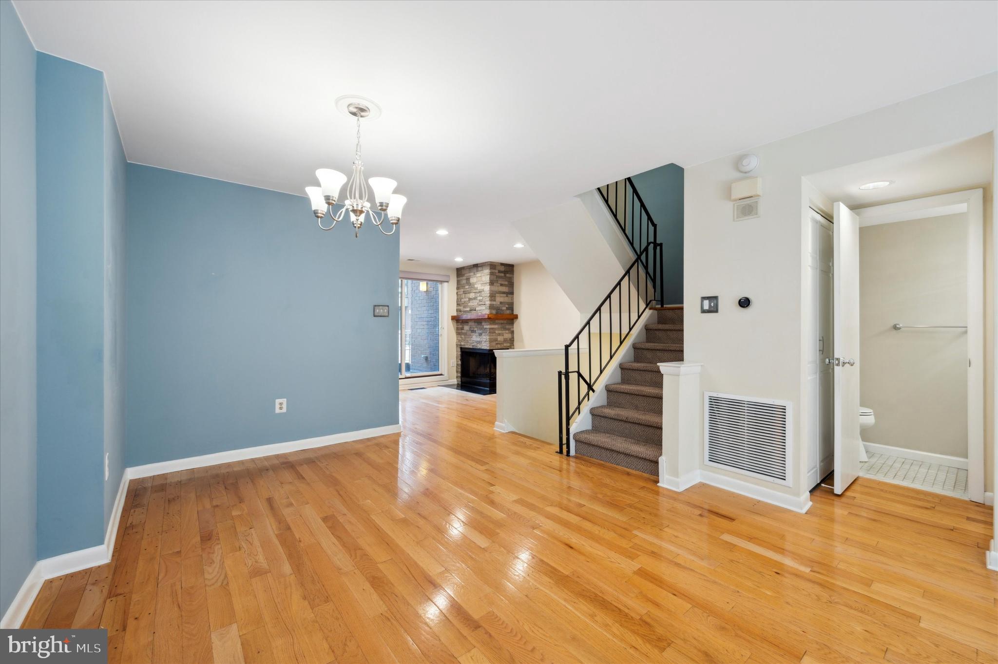 LOGAN SQUARE - Residential Lease