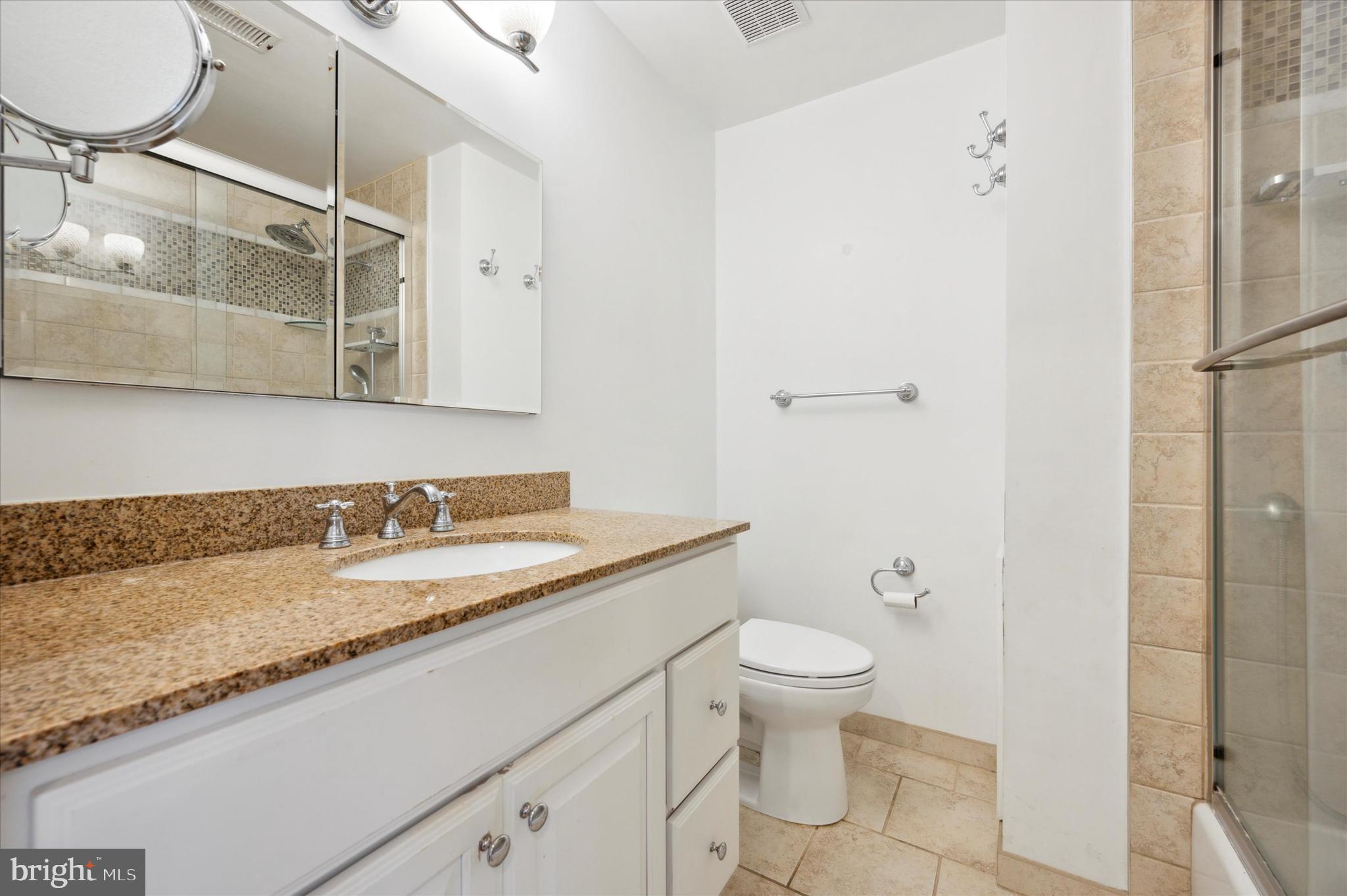 LOGAN SQUARE - Residential Lease