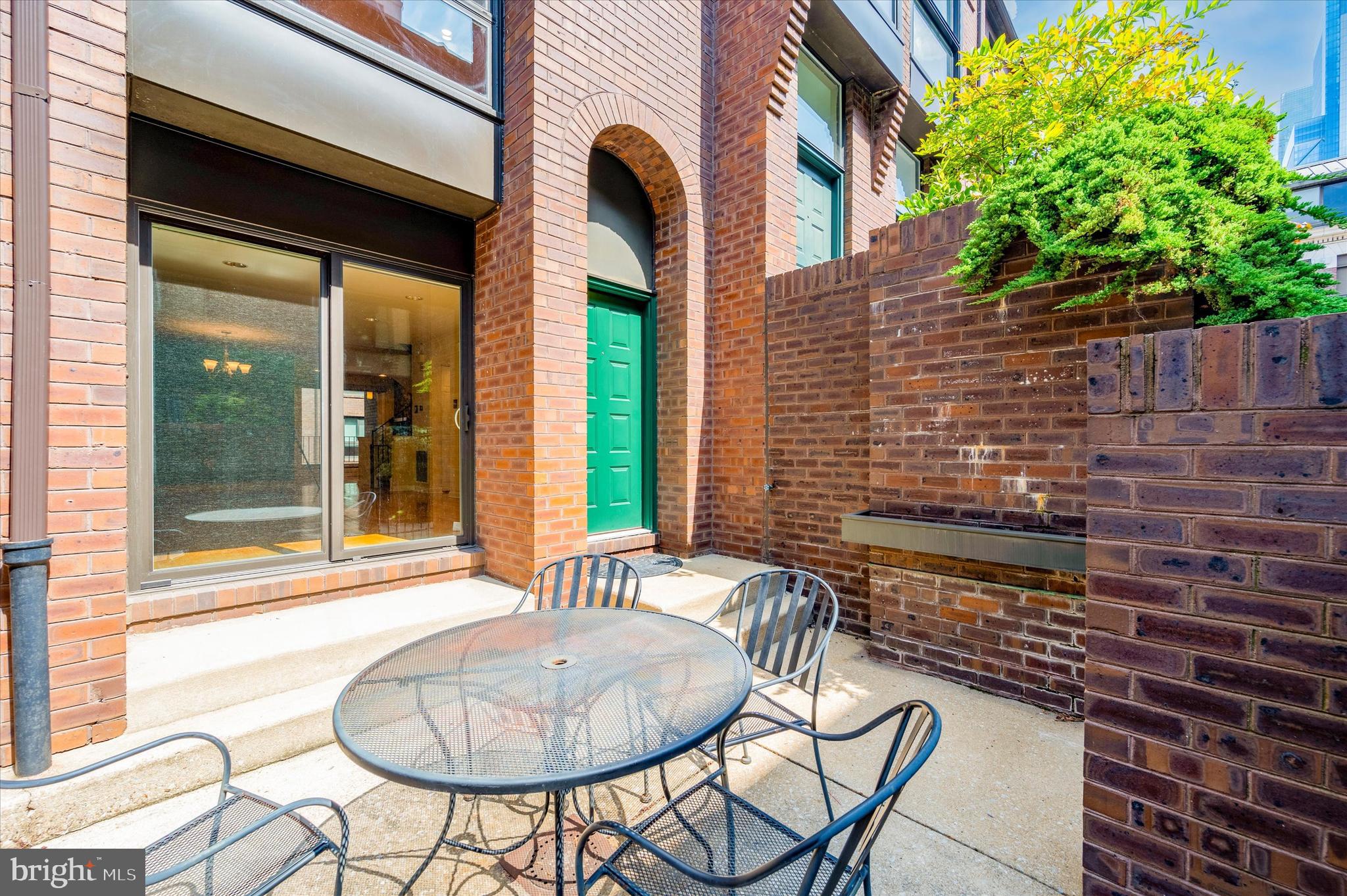 LOGAN SQUARE - Residential Lease