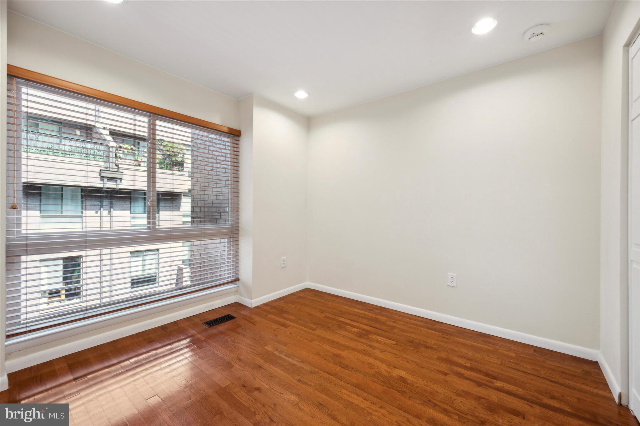 LOGAN SQUARE - Residential Lease