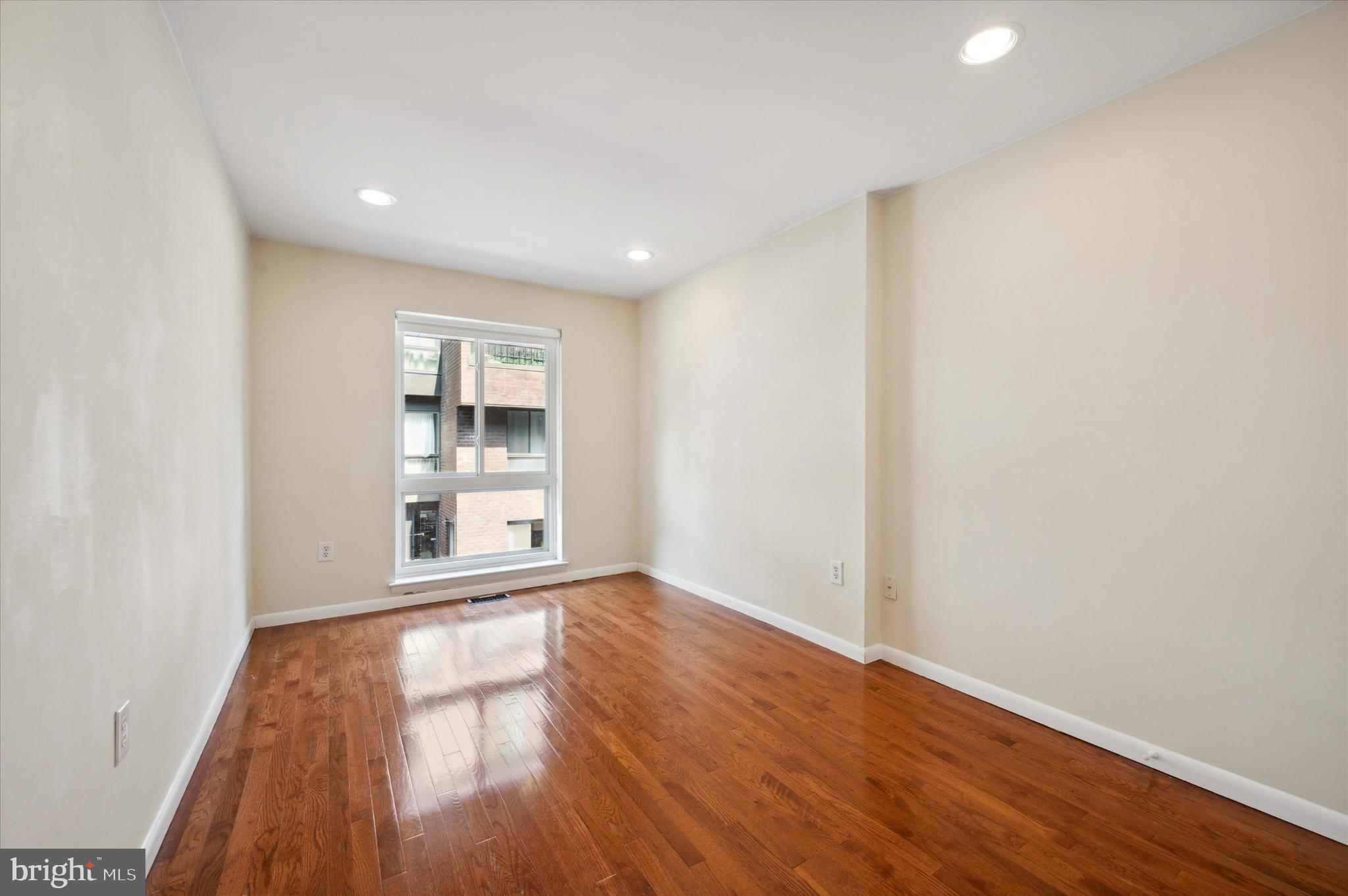 LOGAN SQUARE - Residential Lease