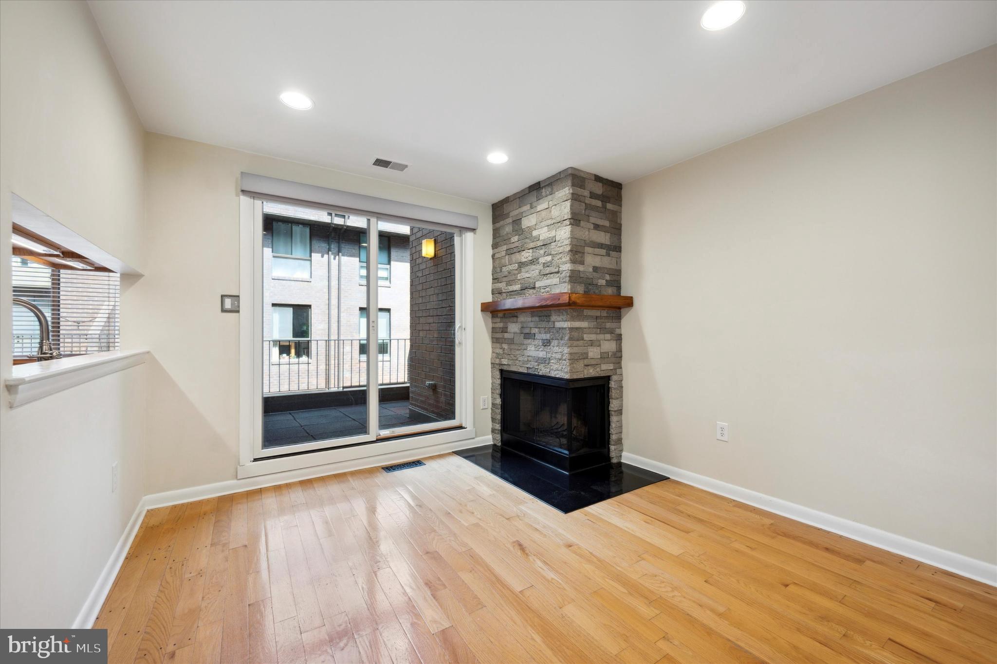 LOGAN SQUARE - Residential Lease