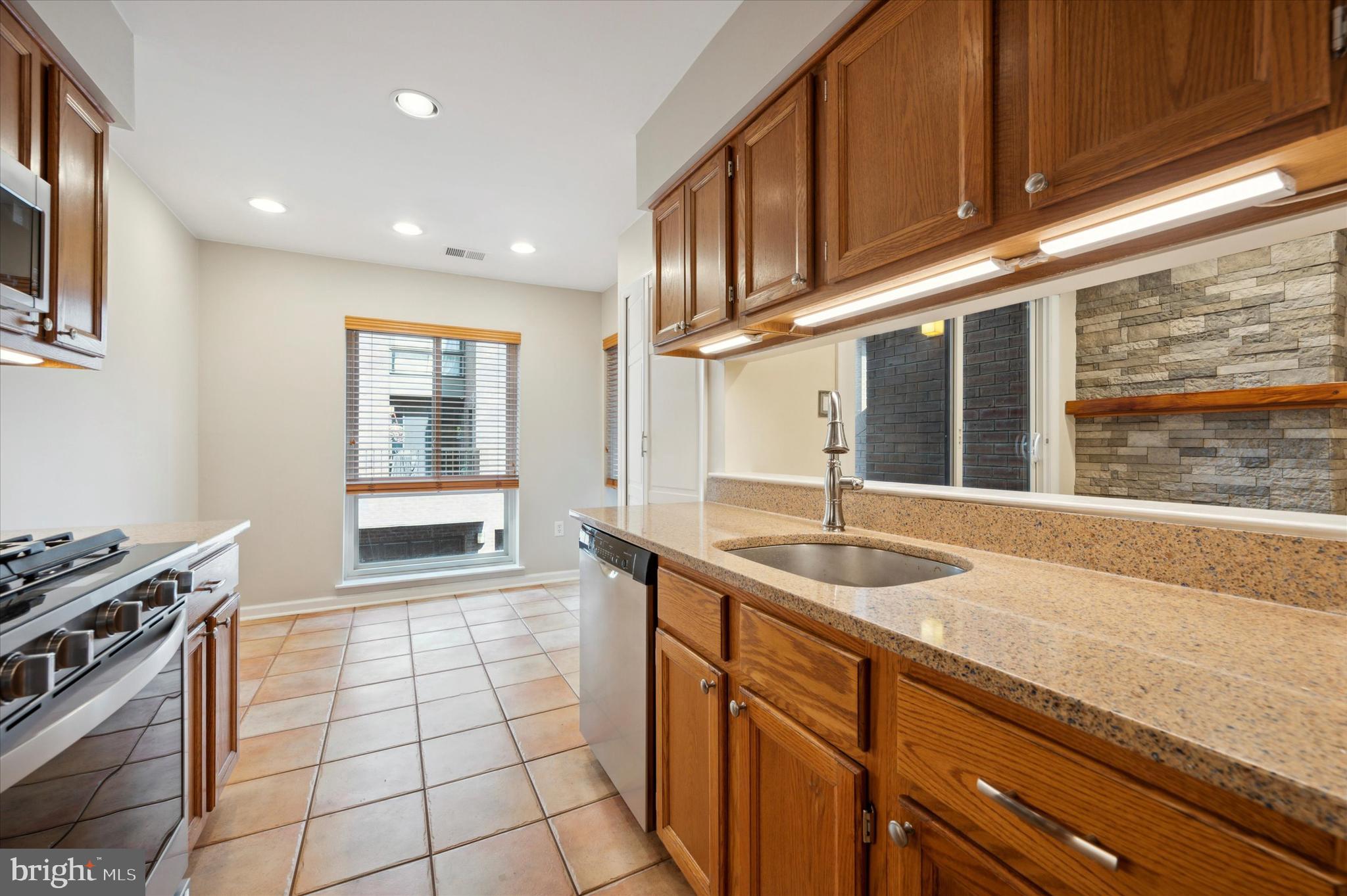 LOGAN SQUARE - Residential Lease