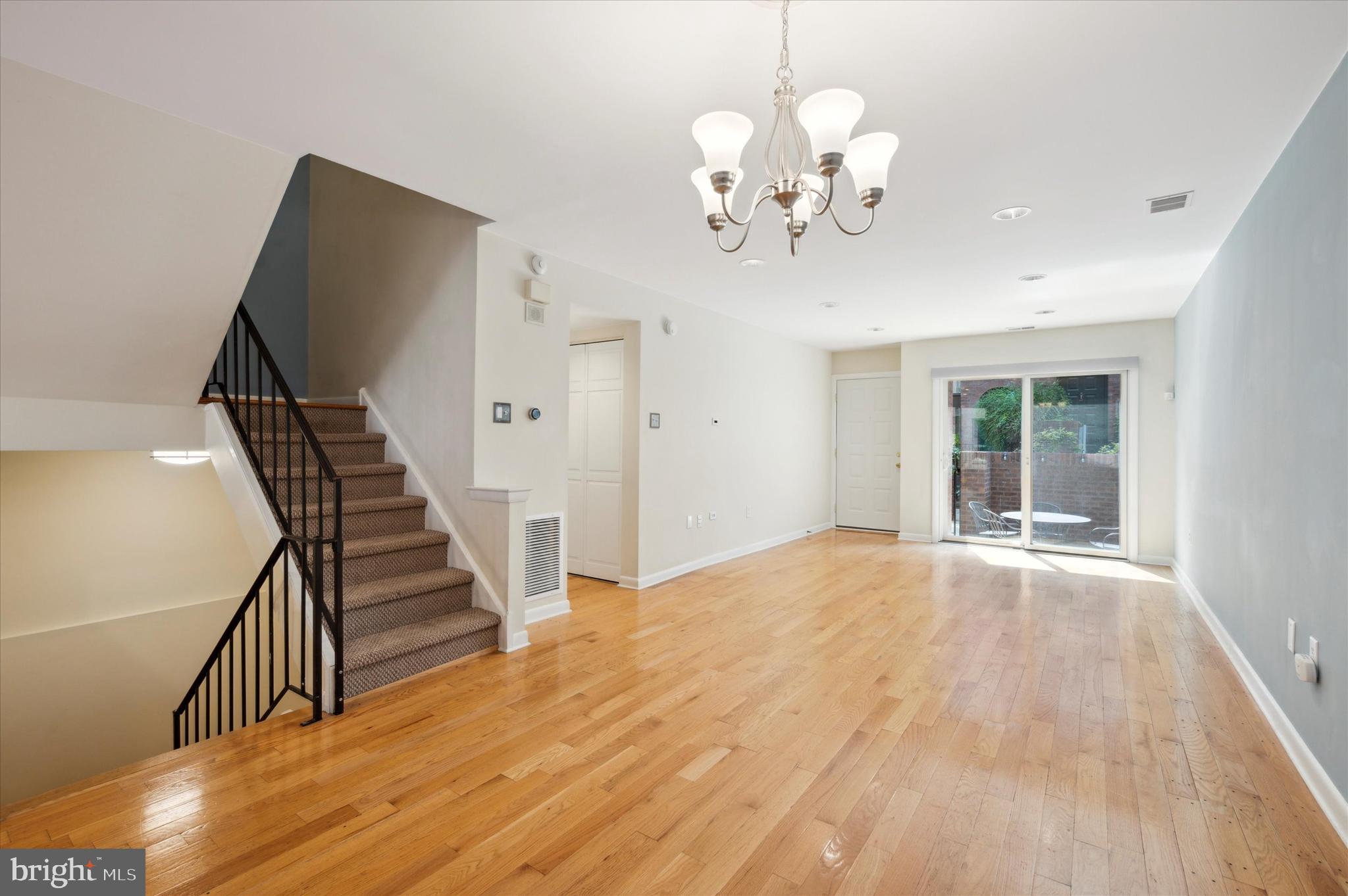 LOGAN SQUARE - Residential Lease