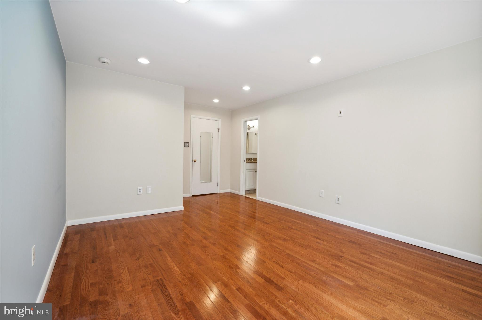 LOGAN SQUARE - Residential Lease