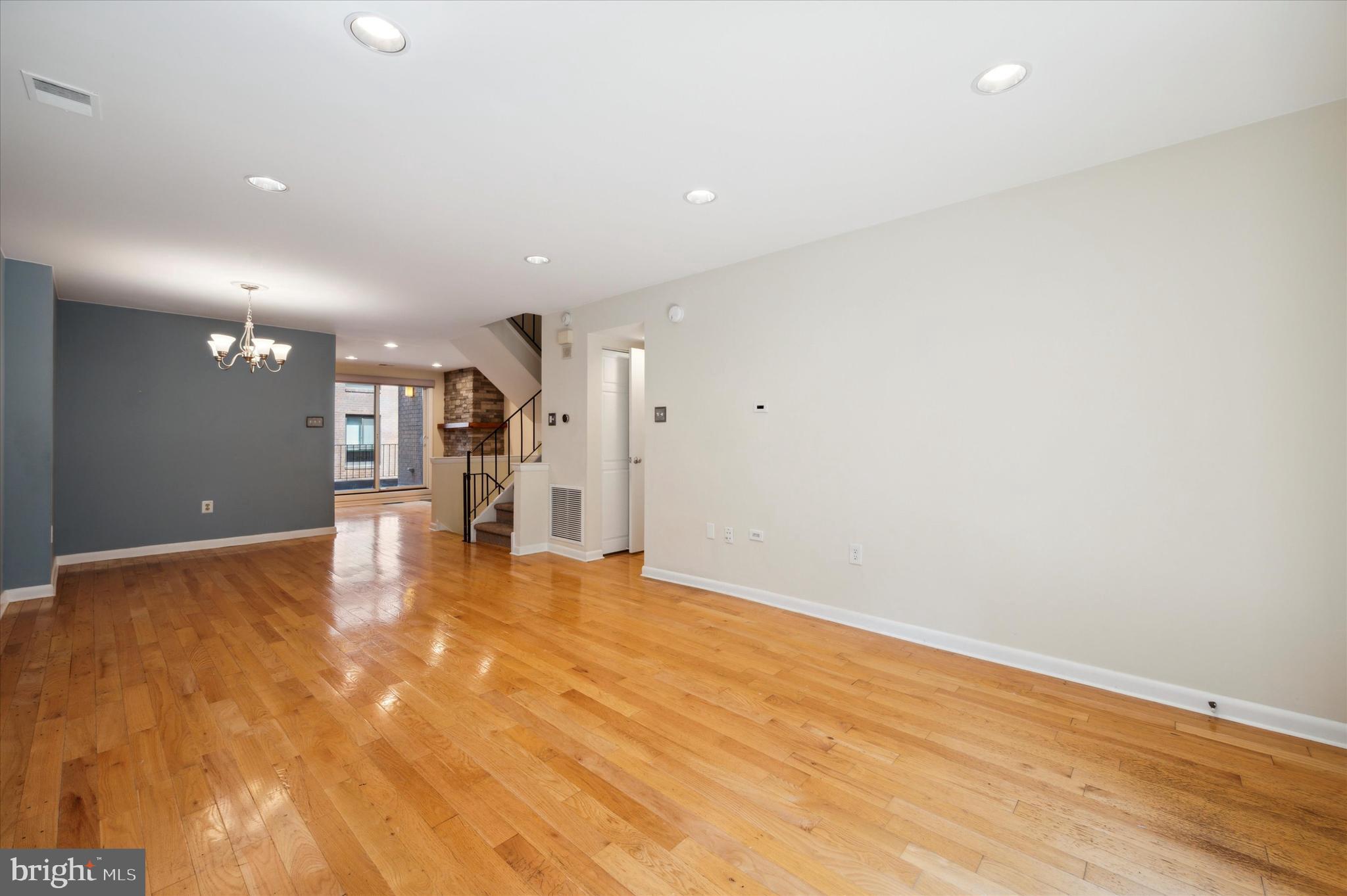LOGAN SQUARE - Residential Lease