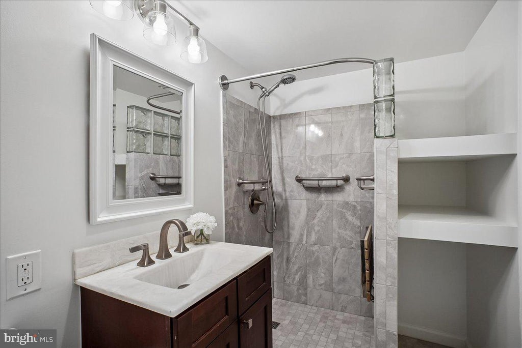 Photo of 801 N Howard Street #372, ALEXANDRIA, VA 22304 (MLS # VAAX2067392)
