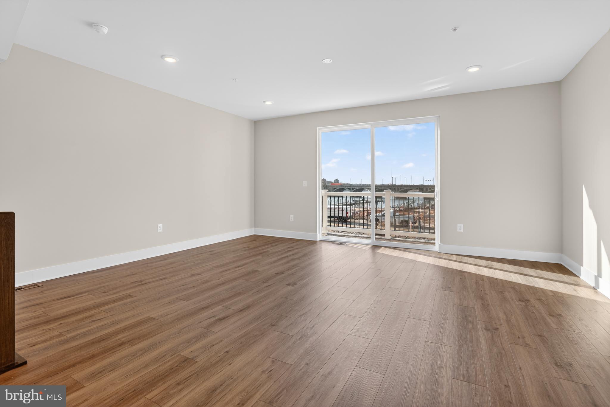 LOCKE LANDING - Residential