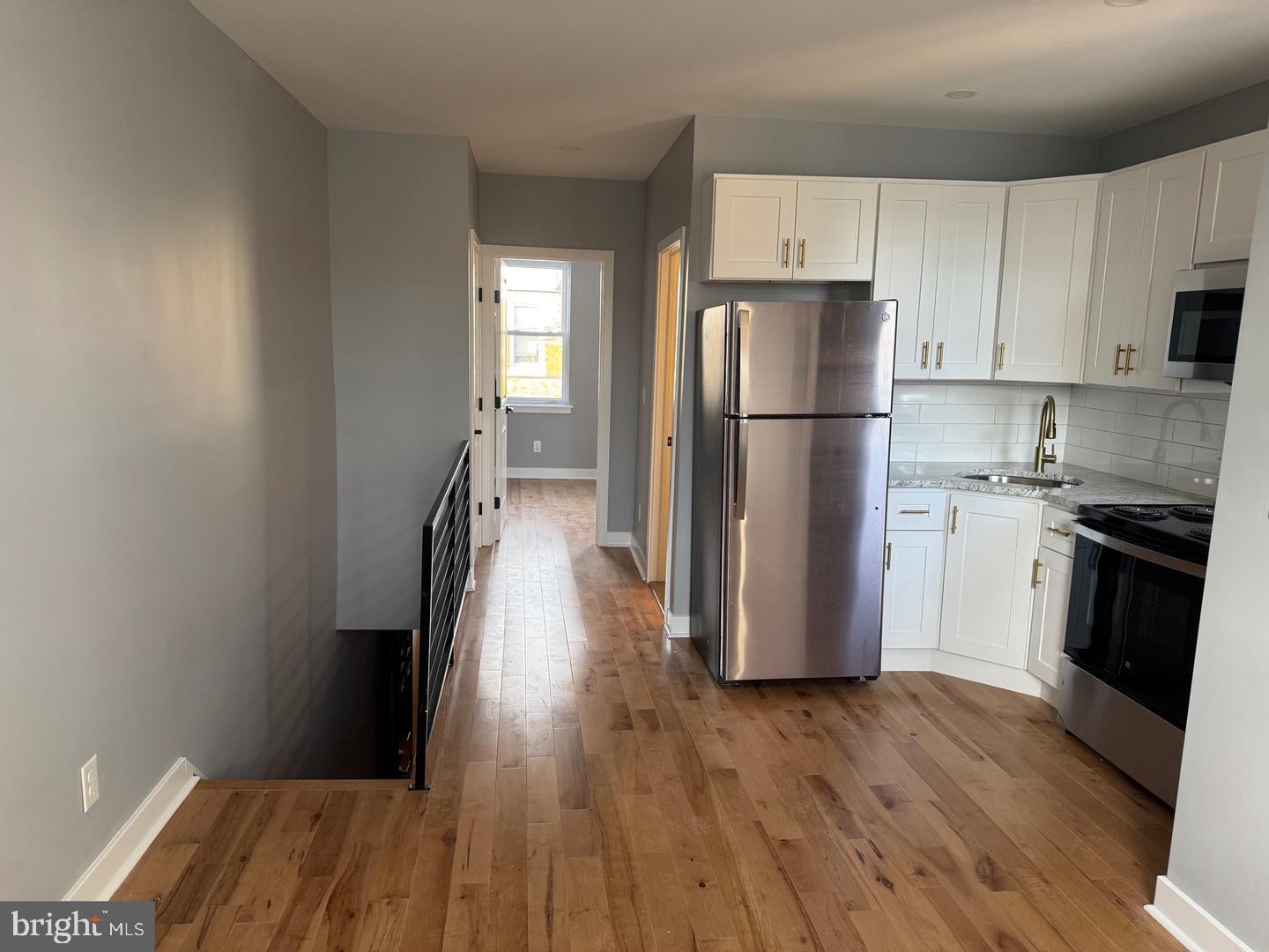 1 bedroom and 1 bathroom unit now available! Property features an open concept, updated kitchen and bathroom and washer/dryer hook ups. In addition, its situated near an abundance of public transportation including subways, buses, 76 and 95 which makes for an easy commute. And finally, its conveniently located near center city and all the entertainment the city of Philadelphia has to offer. So what are you waiting for? Hurry and schedule your appointment today!