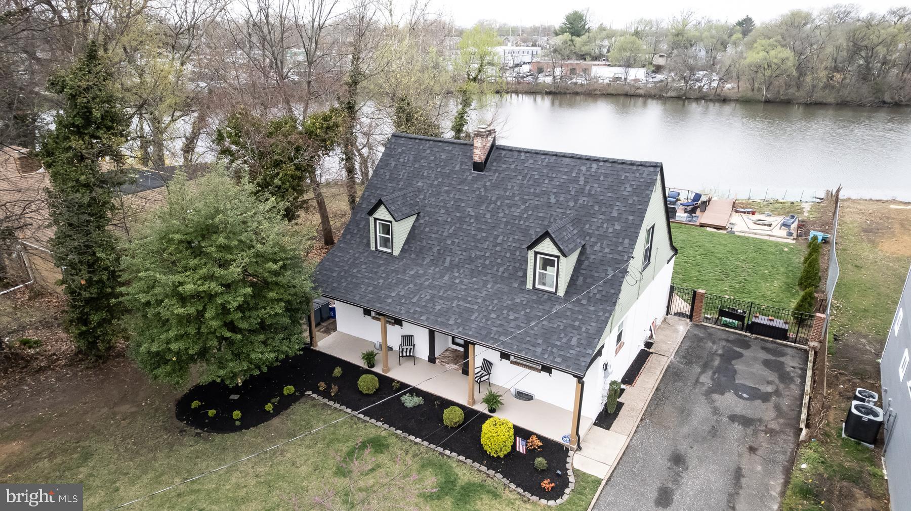 15 KENDALL BOULEVARD