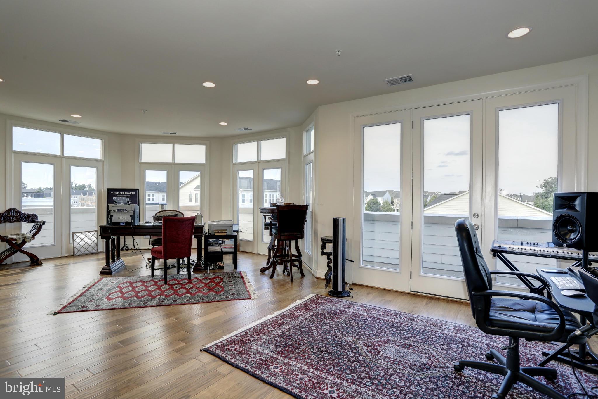 LANSDOWNE TOWN CENTER CONDOS - Residential