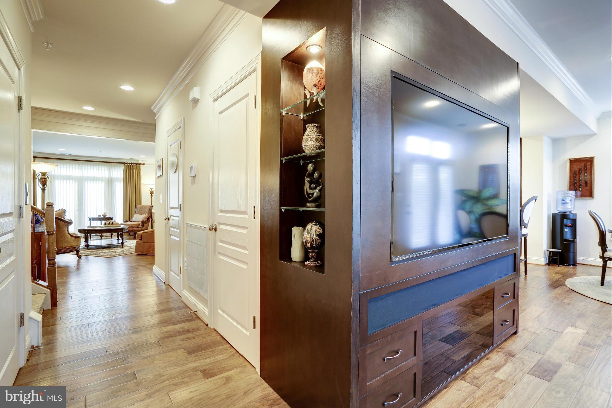 LANSDOWNE TOWN CENTER CONDOS - Residential