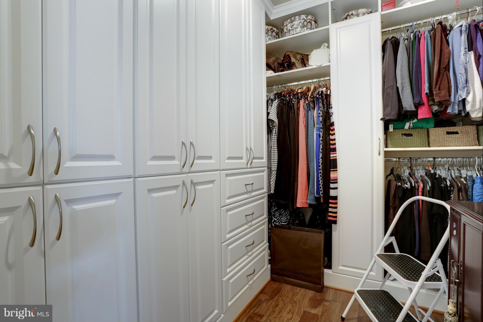 LANSDOWNE TOWN CENTER CONDOS - Residential