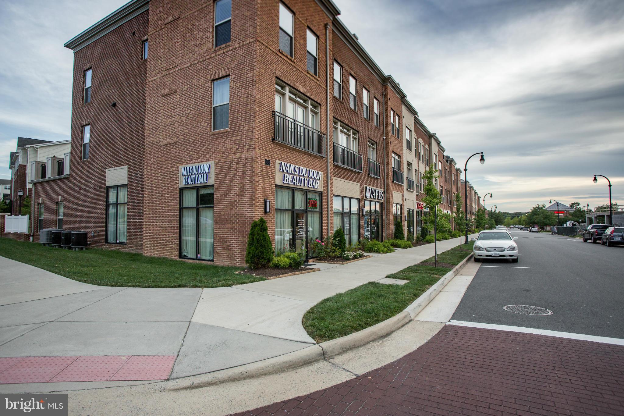 LANSDOWNE TOWN CENTER CONDOS - Residential