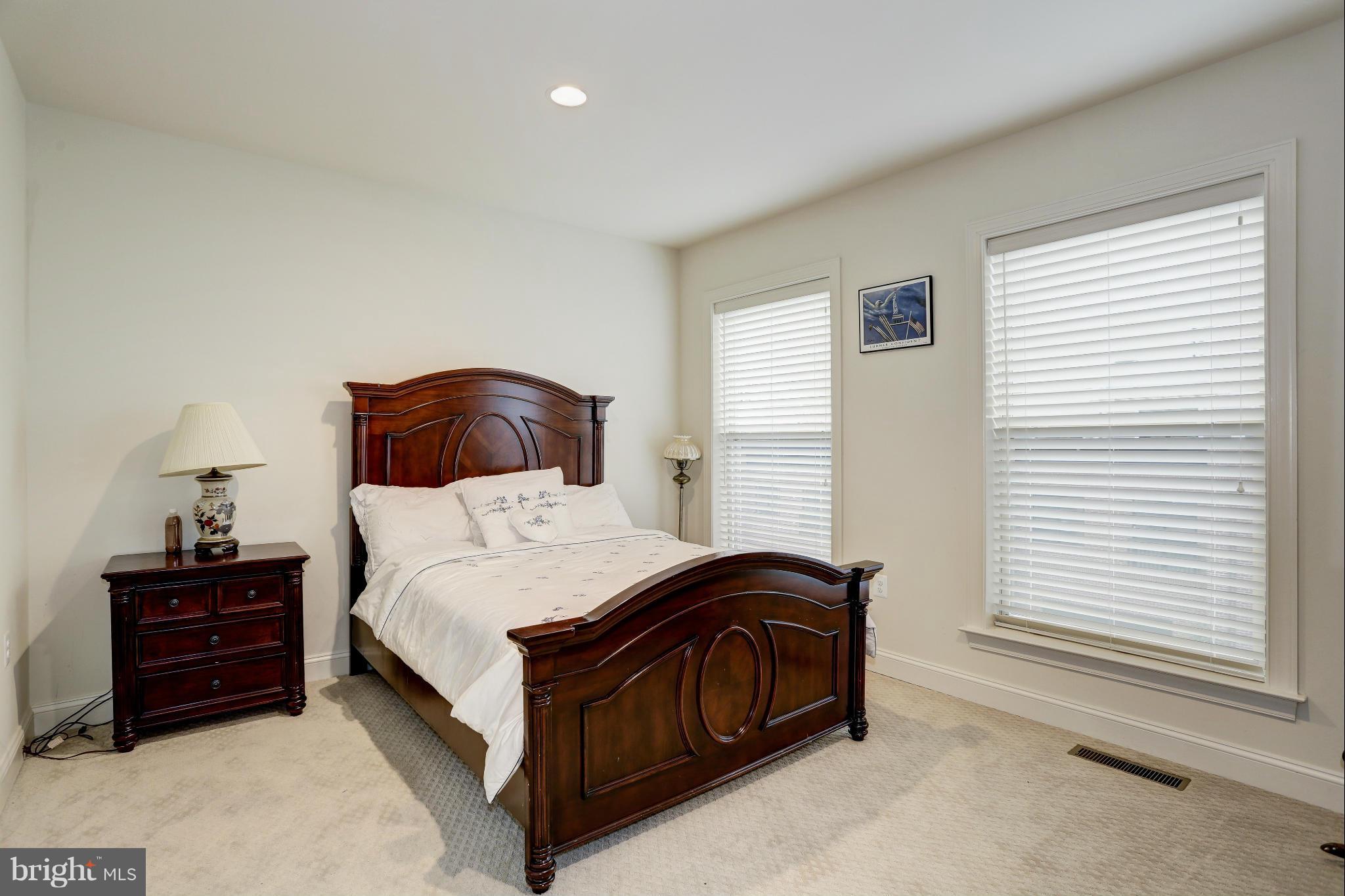 LANSDOWNE TOWN CENTER CONDOS - Residential