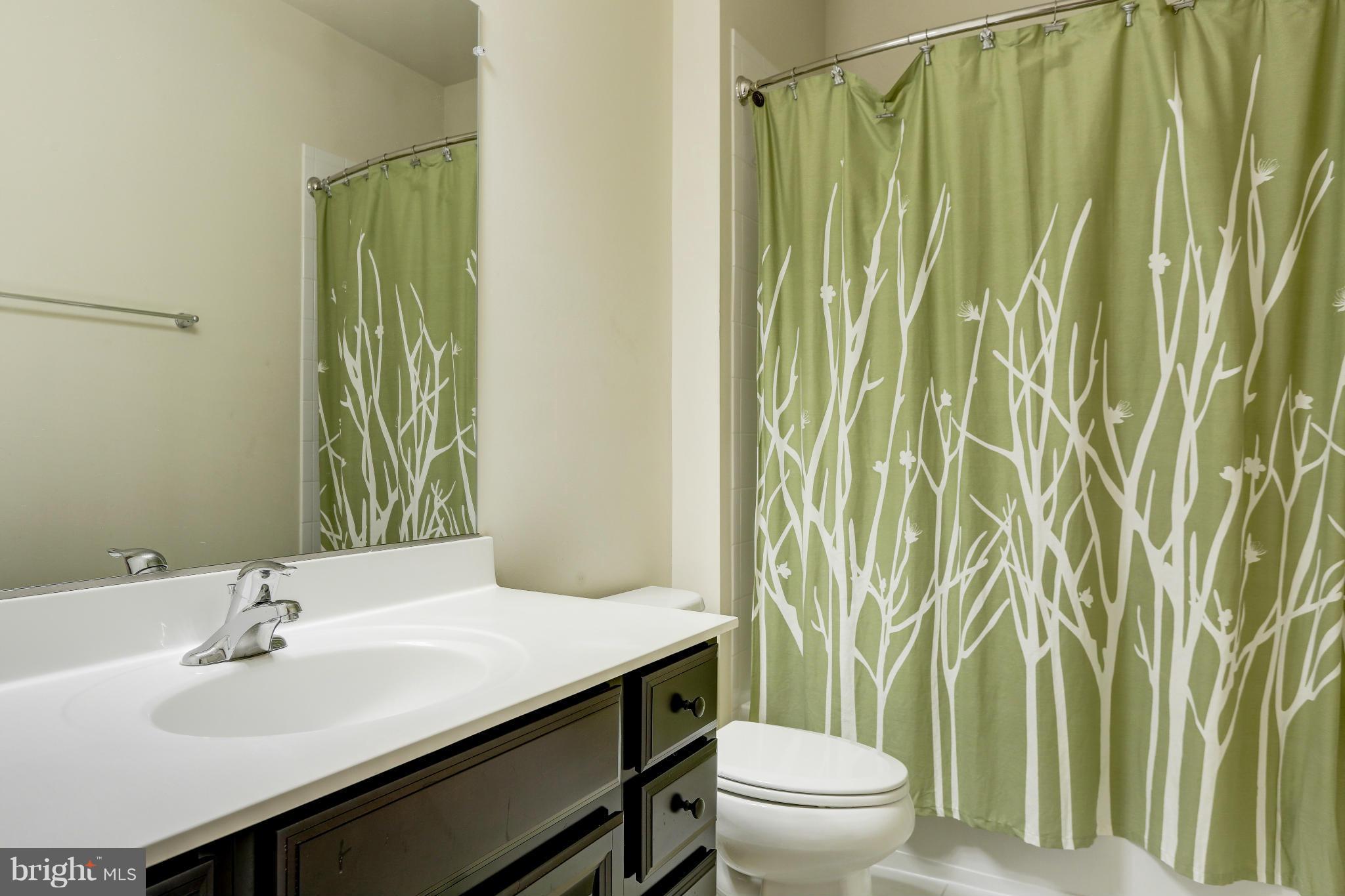 LANSDOWNE TOWN CENTER CONDOS - Residential